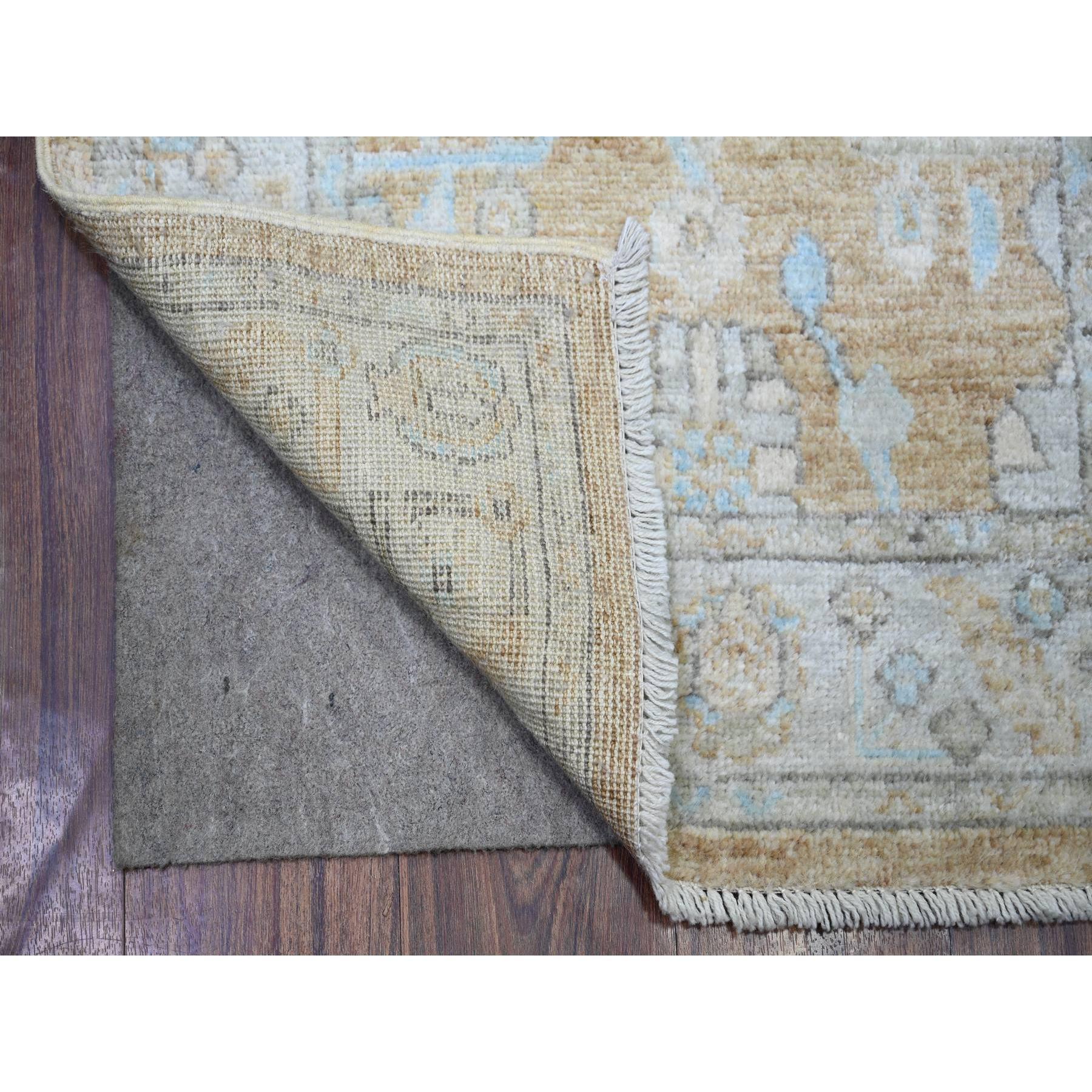 Tan Farbe, weiche Wolle handgeknüpft, afghanischen Angora Oushak mit weichen Farben natürlichen Farbstoffen, Läufer Orientteppich
Primäre MATERIALIEN: Wolle
Latex: Kein Flor 
Höhe: 0,25 Zoll
Stil: Transitional
Grundfarbe: Braun
Sekundärfarben: