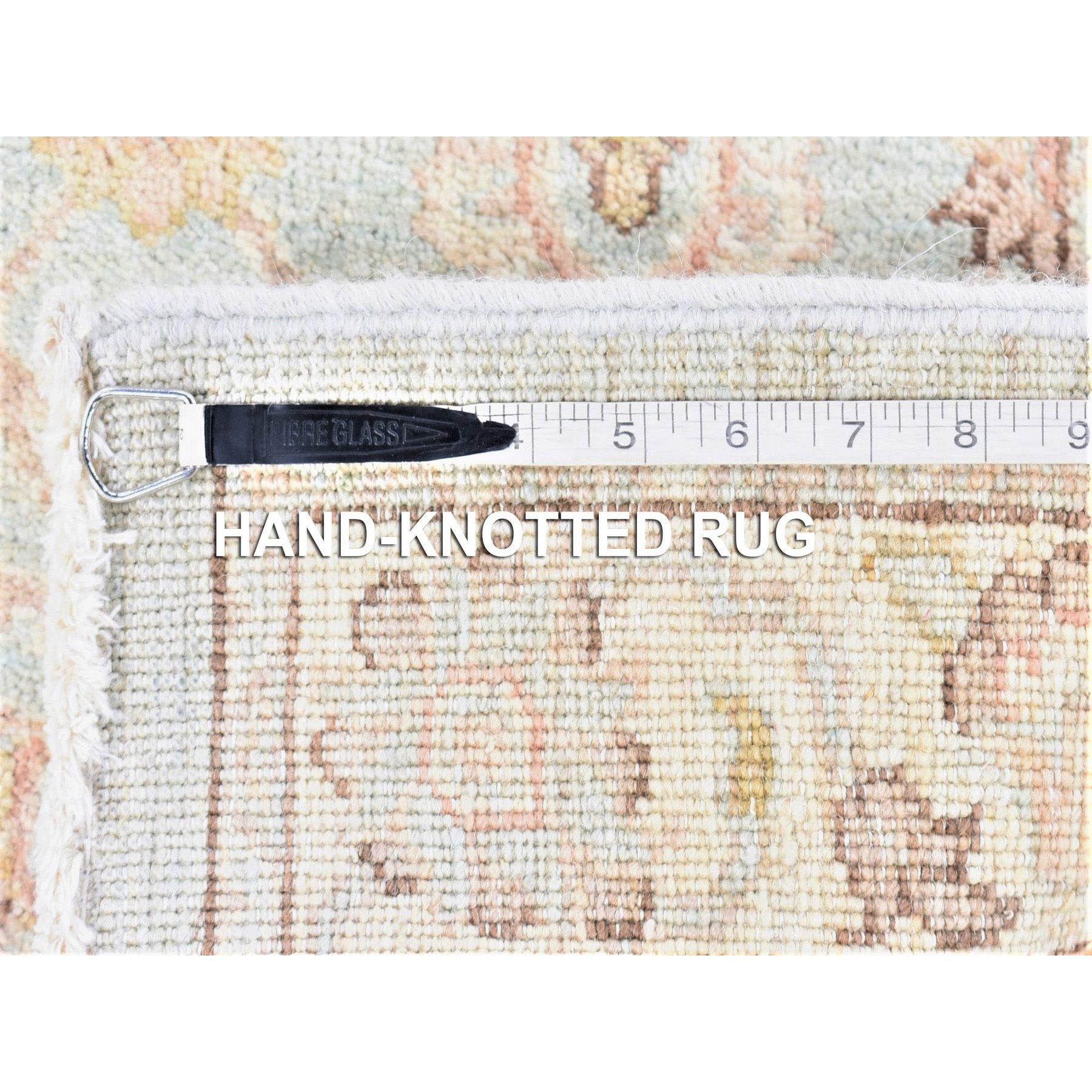 Noué à la main 2'7 