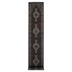 Tappeto in lana e seta 2'7 "x15'8" rosso mogano Tabriz Mahi con medaglione a forma di pesce