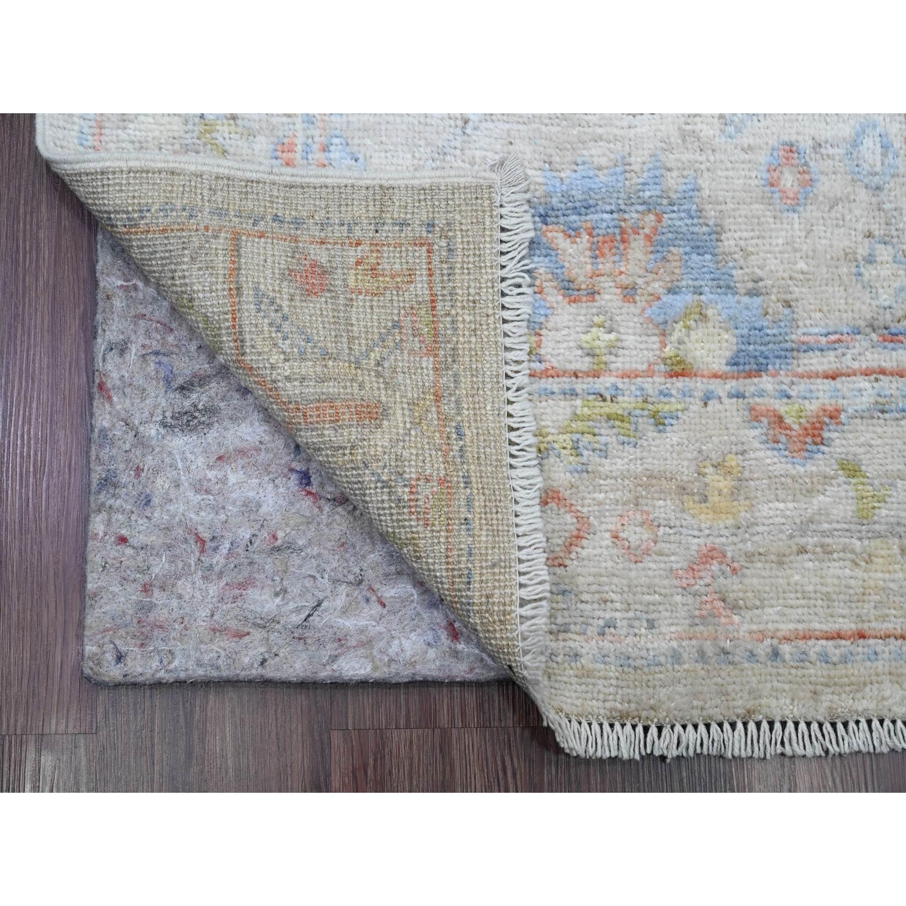 Blanco ostra, angora afgana Oushak con diseño de hojas dentadas, anudada a mano, tintes vegetales, 100% lana, alfombra XL, alfombra oriental
Materiales primarios: Lana
Látex: Sin pelo 
altura: 0,25 Pulgadas
Estilo: Transicional
Color principal: