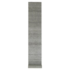 Tappeto Runner XL in Lana Morbida Annodato a Mano con Design Modern Undyed Grass 2
7 "x18
4" Grigio