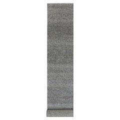2'7"x18'5" Grauer handgeknüpfter moderner Läufer aus unbefärbter Wolle XL aus grauem Grasdesign