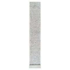 Tapis de course gris à motif persan noué à la main en laine et soie pure, 2'7"x23'9"