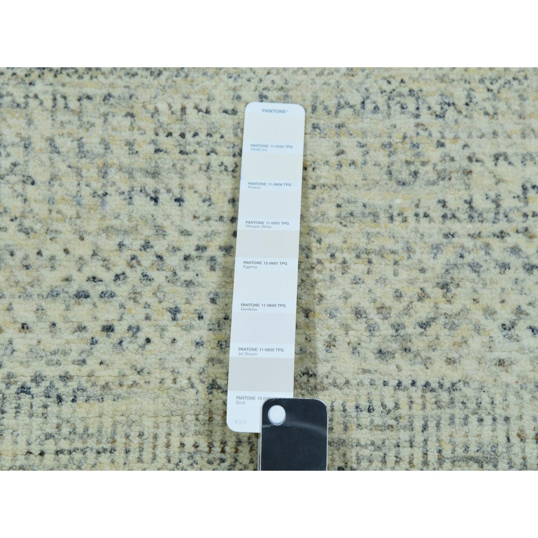 Hand-Knotted 2'7