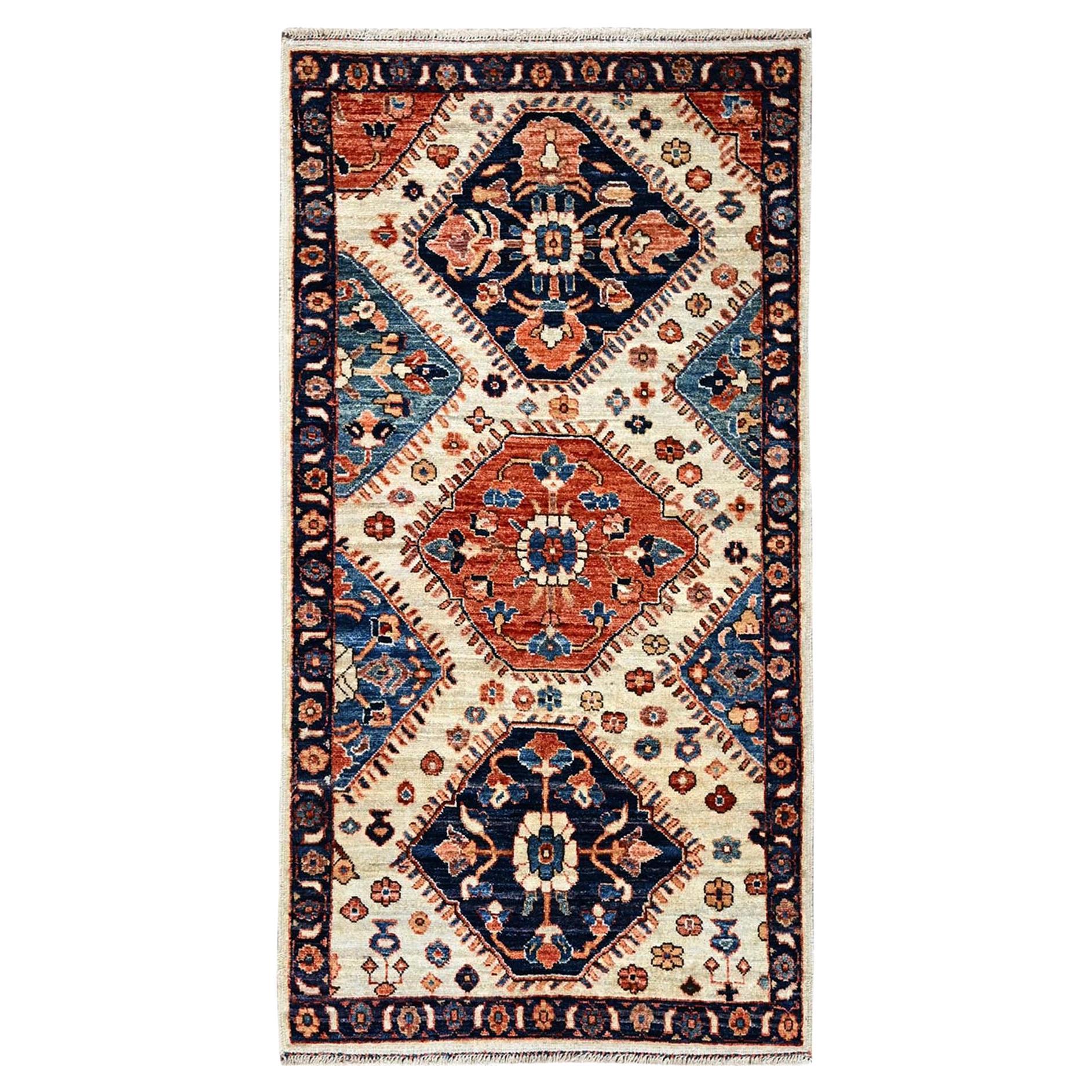 Tappeto in lana annodato a mano 2
7 "x4
10" Ivory Northwest Persian with Medallions Design