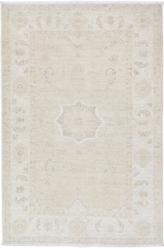 2.7x4.2 ft Traditional Hand Knotted Beige Turkish Accent Rug. 100% Wool
