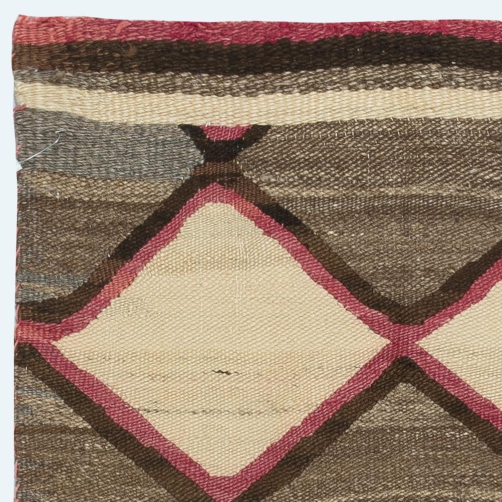 Turc Tapis Ganado, indien Navajo américain ancien tissé à plat 27x47 pouces en vente
