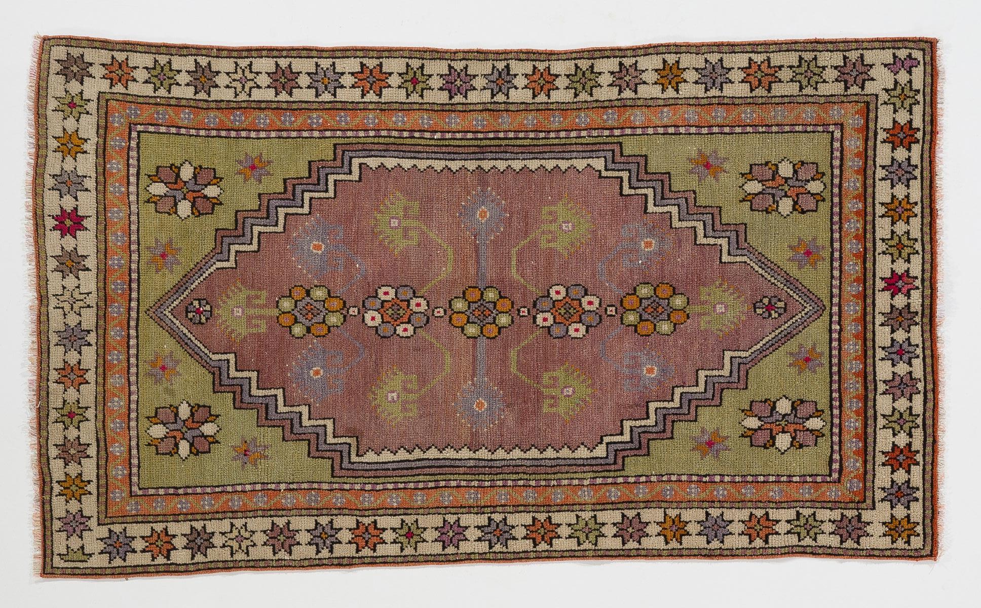 2.7x4.8 Ft Vintage Turkish Dazkiri Village Rug, One of a Kind Oriental Carpet In Good Condition For Sale In Philadelphia, PA
