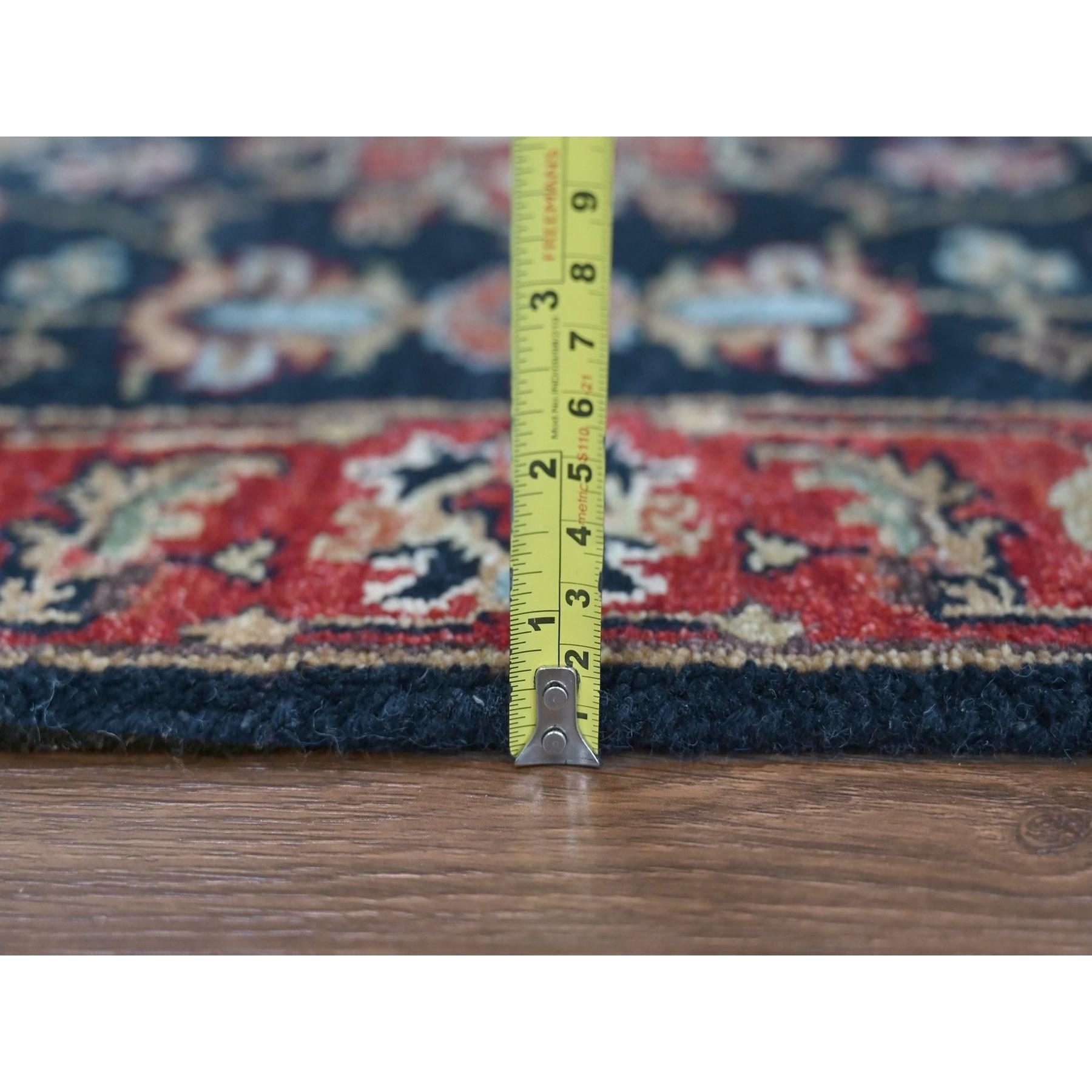 XXI secolo e contemporaneo Tappeto Runner in lana annodata a mano con medaglioni tribali di Yale Blue Karajeh Design/One 2'7 