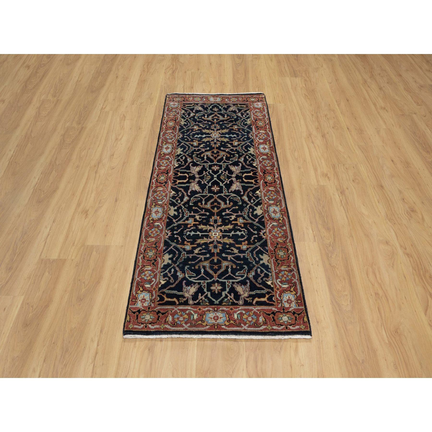 Blu notte, Ricreazione di Heriz anticato con Design/One, Annodato a mano, Lana della Nuova Zelanda filata a mano, Tinture vegetali, Runner, Tappeto Orientale
Materiali primari: Lana
Lattice: No Pile 
altezza: 0,25 pollici
Stile: Tradizionale
Colore