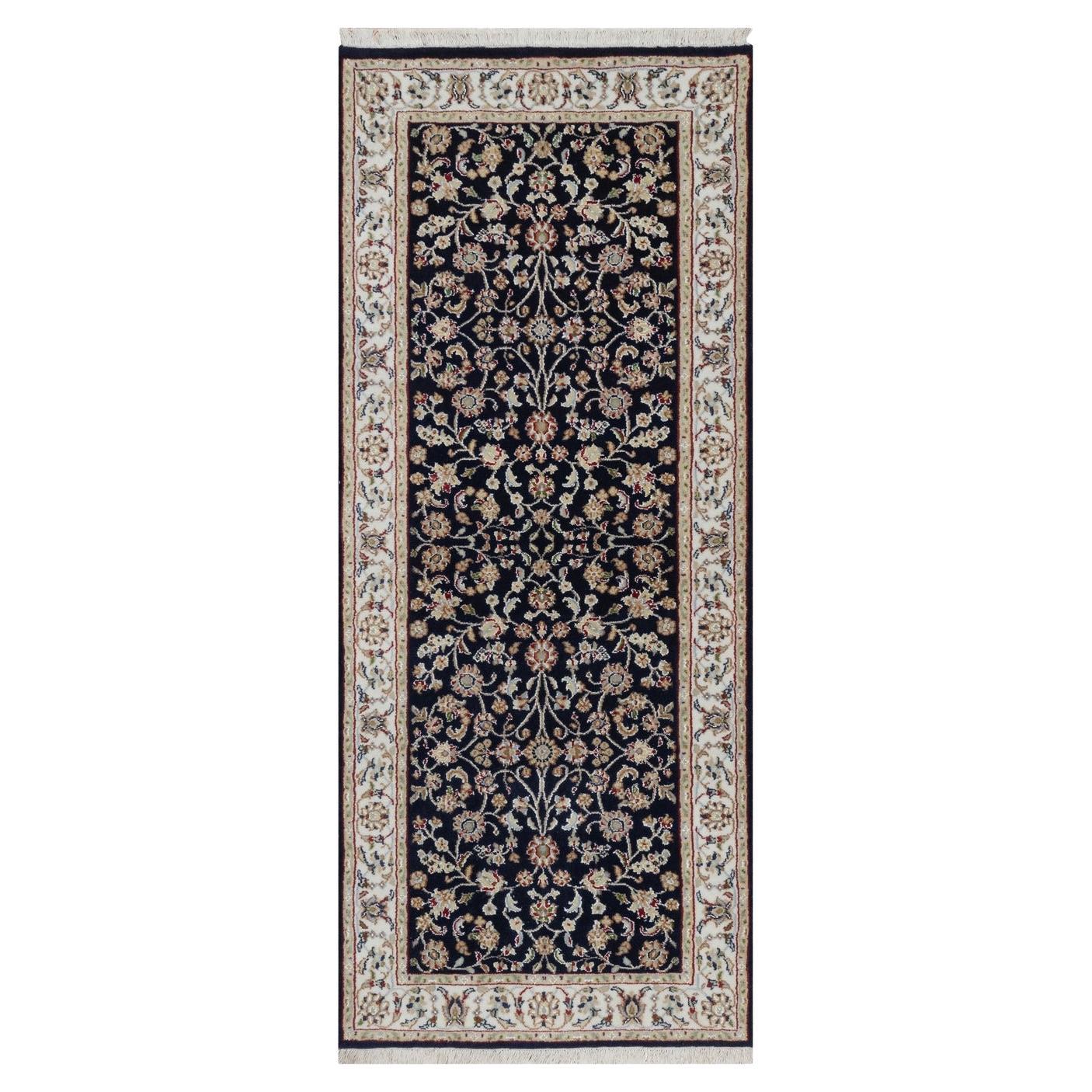 Tappeto Runner in lana e seta annodato a mano 2
7 "x6
4" blu navy Nain con disegno di viti