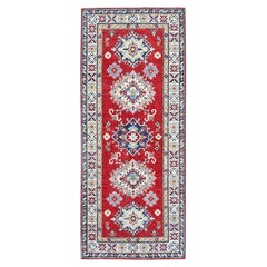 2'7 "x6'5" Tapis de course en laine douce nouée à la main Kazak rouge avec design de médaillons