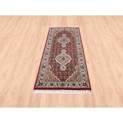 2'7"x6'8" Hand Knotted Red Tabriz Mahi Fish Medallion Design Wool Rug