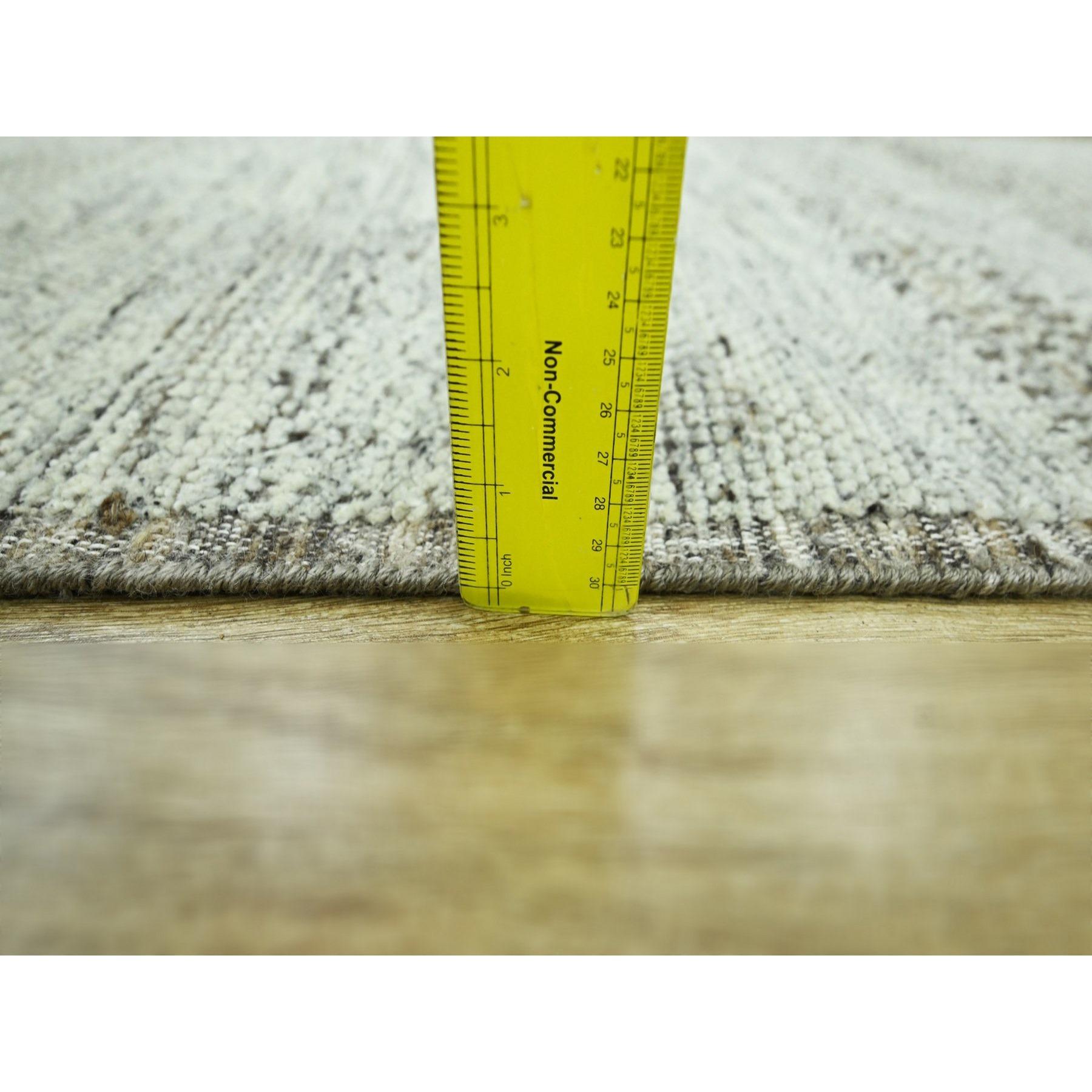 Noué à la main 2'7 