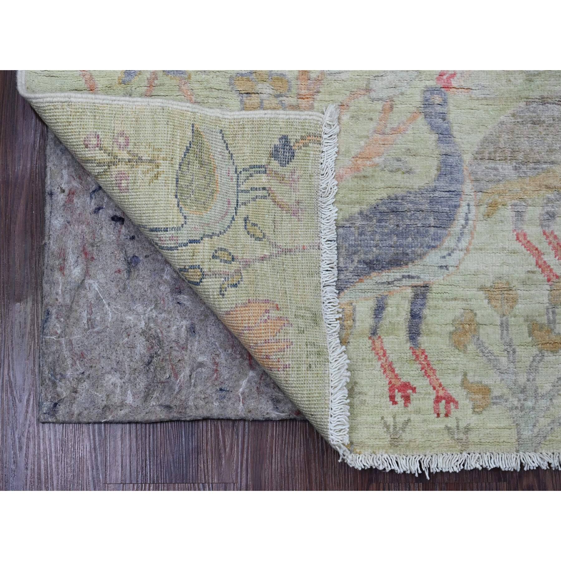 Verde pistacchio, Peshawar afgano con disegno di uccelli del paradiso, Tinture naturali, Annodato a mano, Lana morbida, Runner, Tappeto orientale
Materiali primari: Lana
Lattice: No Pile 
altezza: 0,25 pollici
Stile: Di transizione
Colore primario: