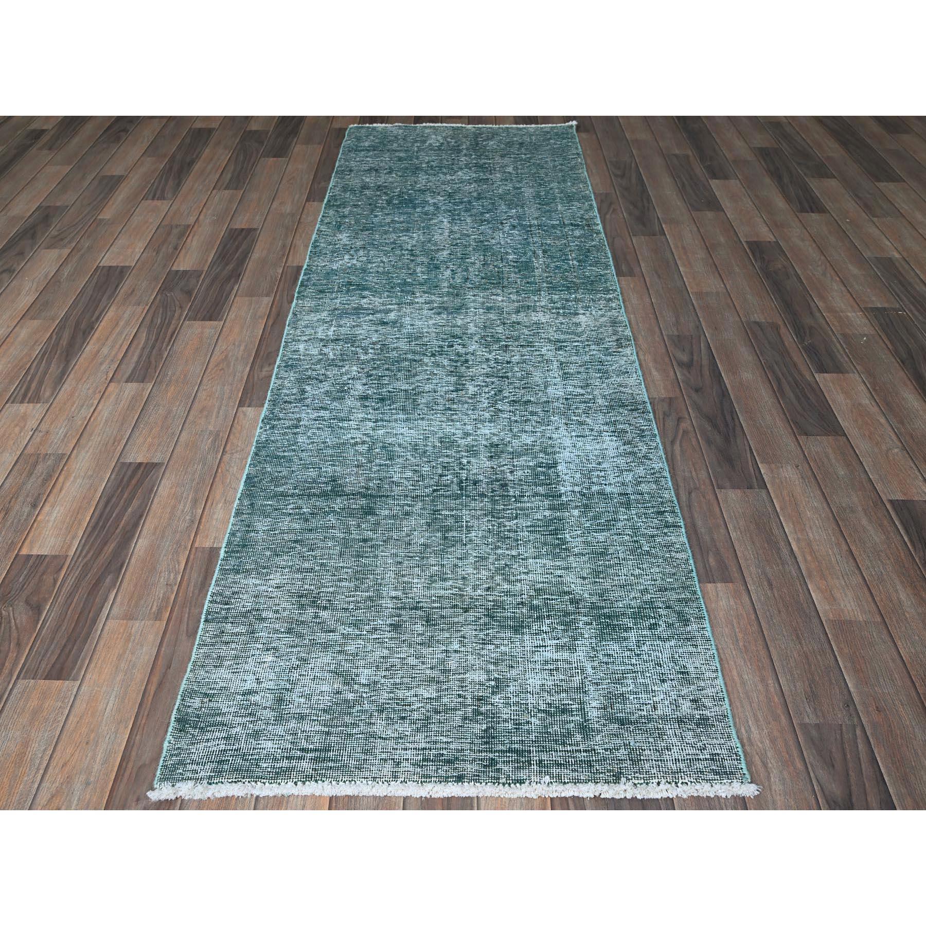 Vert Viridian, surteint Tabriz persan vintage, usé et vieilli, côtés et extrémités sécurisés par des professionnels, rasé bas, noué à la main, 100% laine, Fragment, Couloir, Tapis d'Orient
Matières premières : Laine
Latex : Pas de poils 
hauteur :
