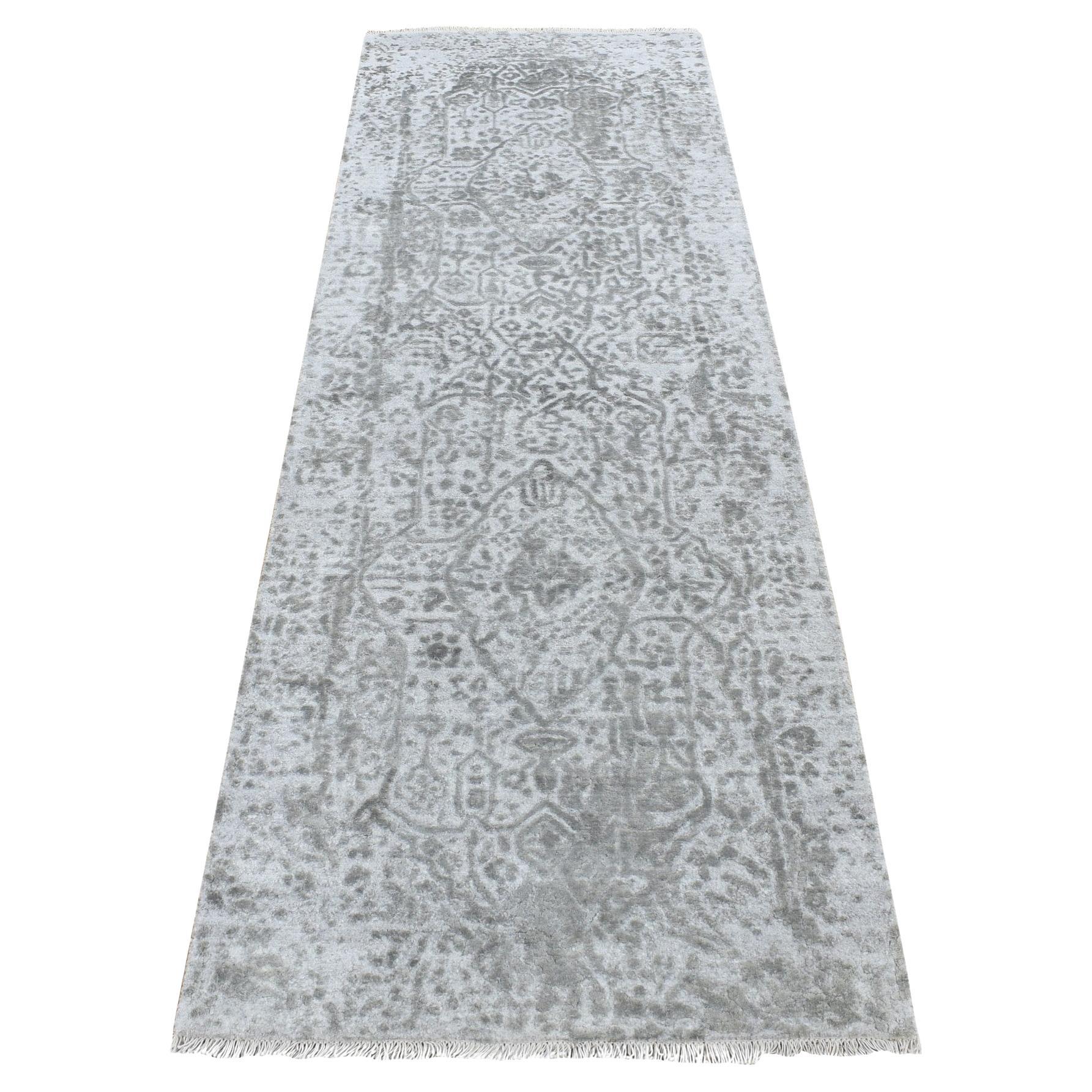 2
7"x8
Gray, Abstract Design Wool and Pure Silk Hand Knotted Runner Rug