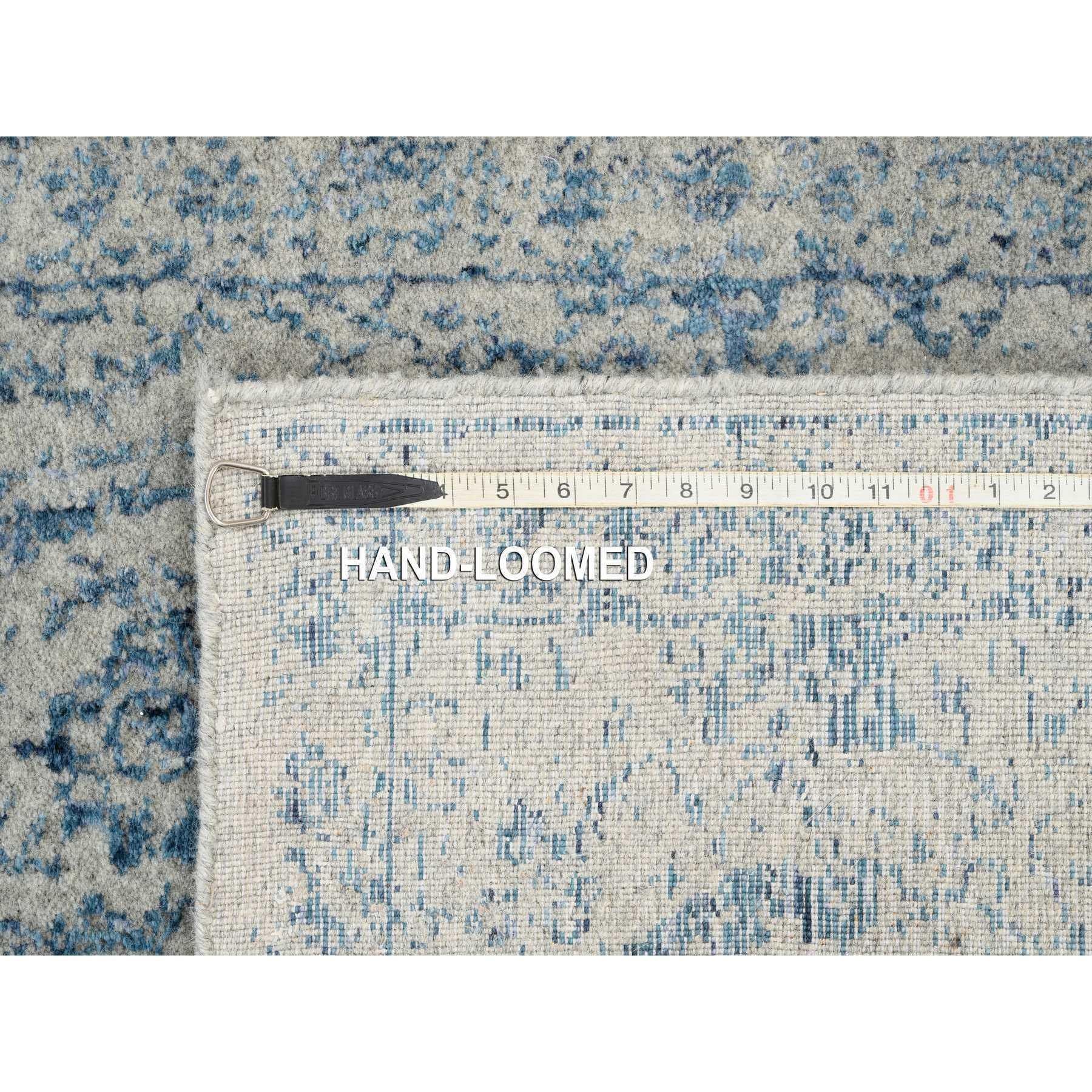 Seta Tappeto Runner grigio in lana jacquard fine e seta vegetale, lavorato a mano in vendita