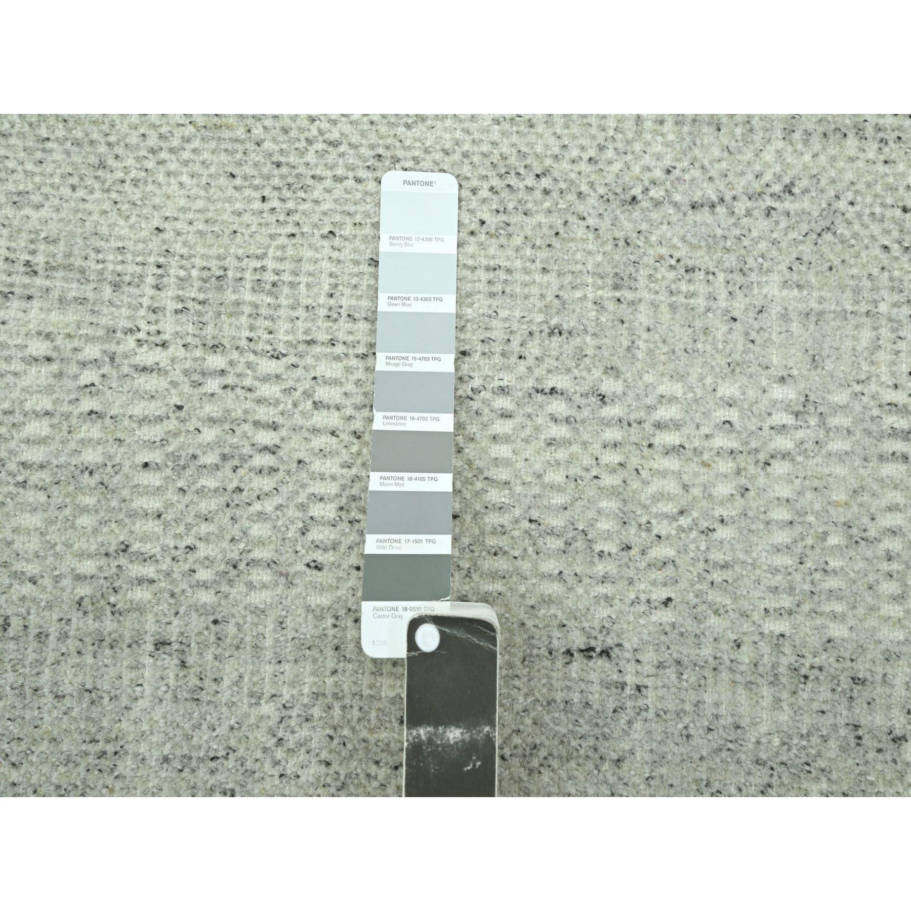 Indiano Tappeto Runner in lana annodata a mano con disegno dell'erba grigio ossidato e invecchiato 2'7 