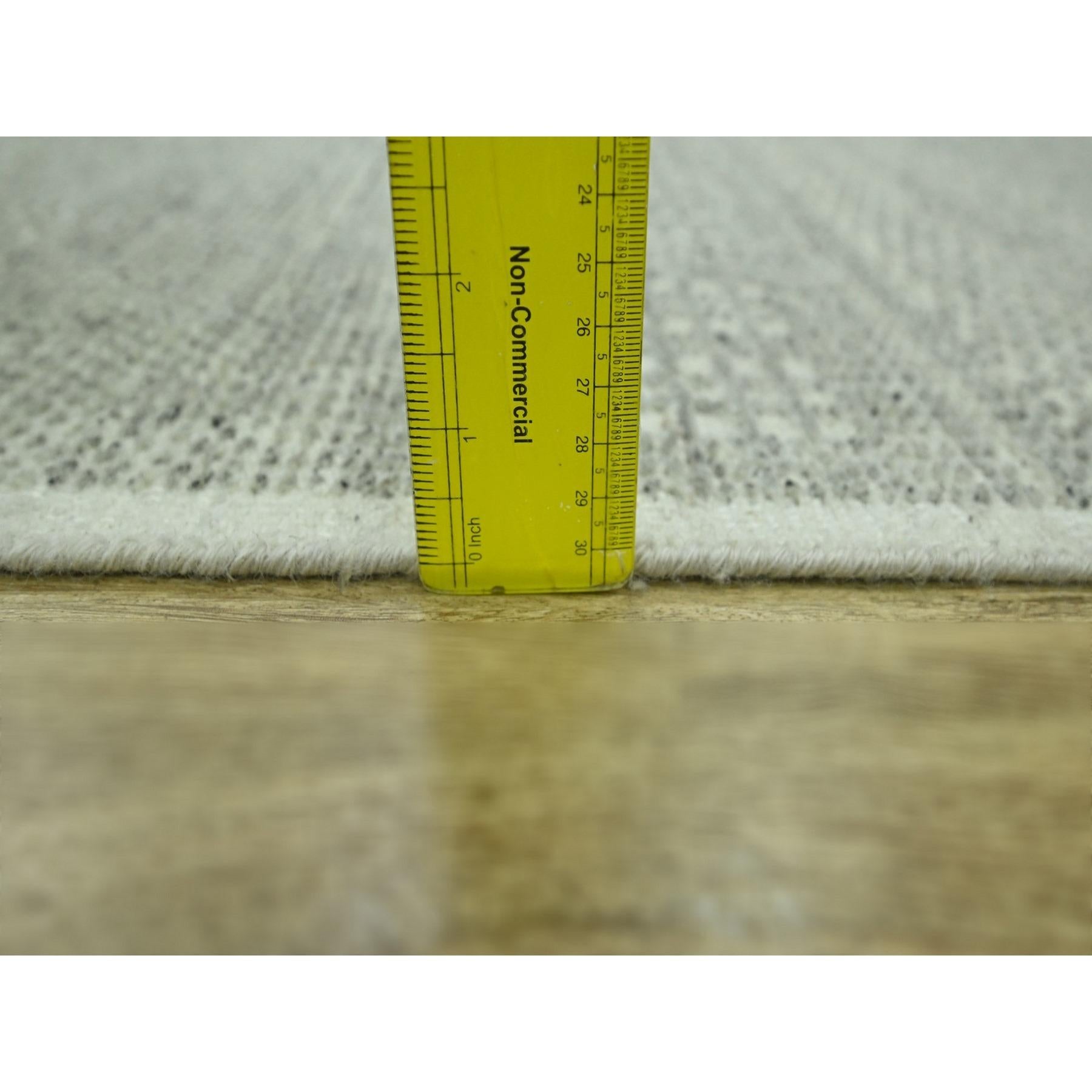 Noué à la main 2'7 