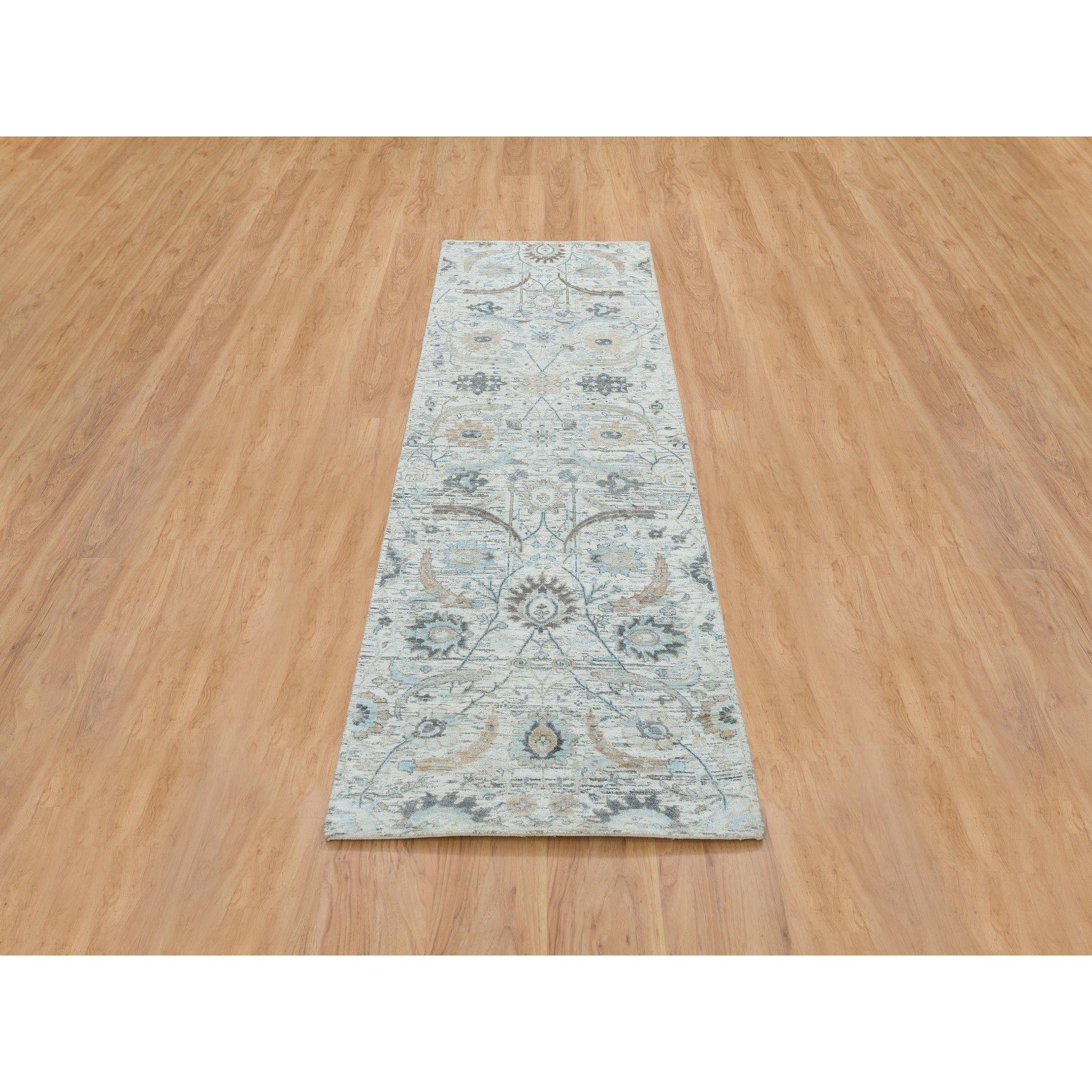 Dies ist eine wirklich echte one-of-a-kind Elfenbein, handgeknüpft Sichel Blatt Design, weicher Flor Seide mit strukturierter Wolle, Läufer Orientteppich. Es wurde monatelang von erfahrenen Kunsthandwerkern in jahrhundertealten Webtechniken