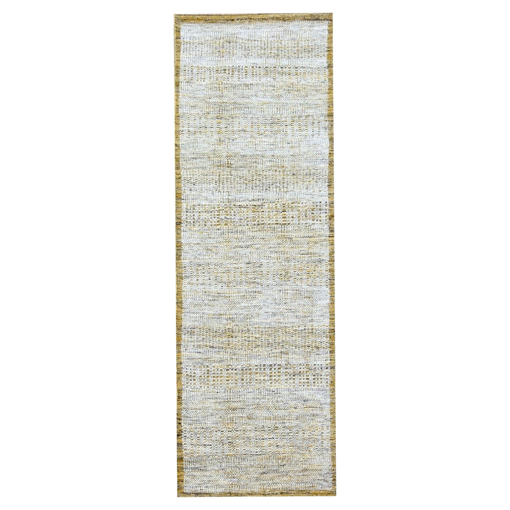 2
7 "x8
2" White with Gold Hand Knots Oxidized Grass Design All Wool Runner Rug (tapis de course en laine)
