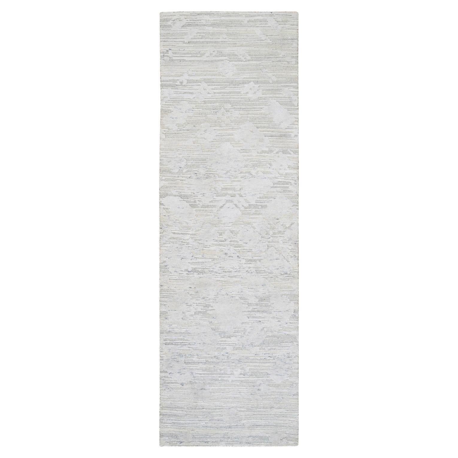 2
7 "x8
3" Grauer handgesponnener und ungefärbter Läufer aus natürlicher Wolle, handgeknüpft