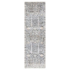 Tappeto Runner 2'7 "x8'3" in seta argentata e lana annodata a mano con salice e cipresso