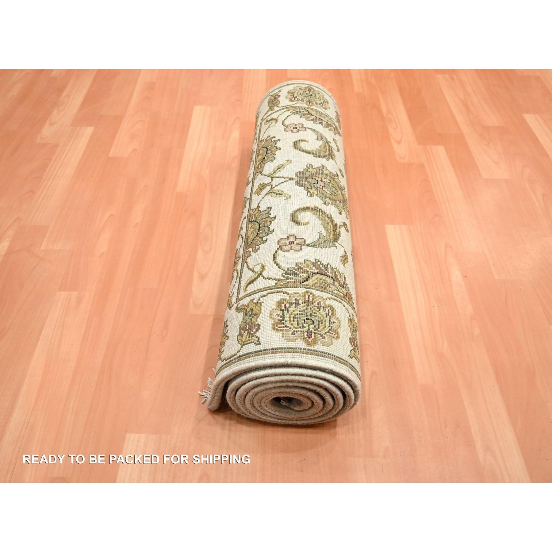 Noué à la main 2'7 