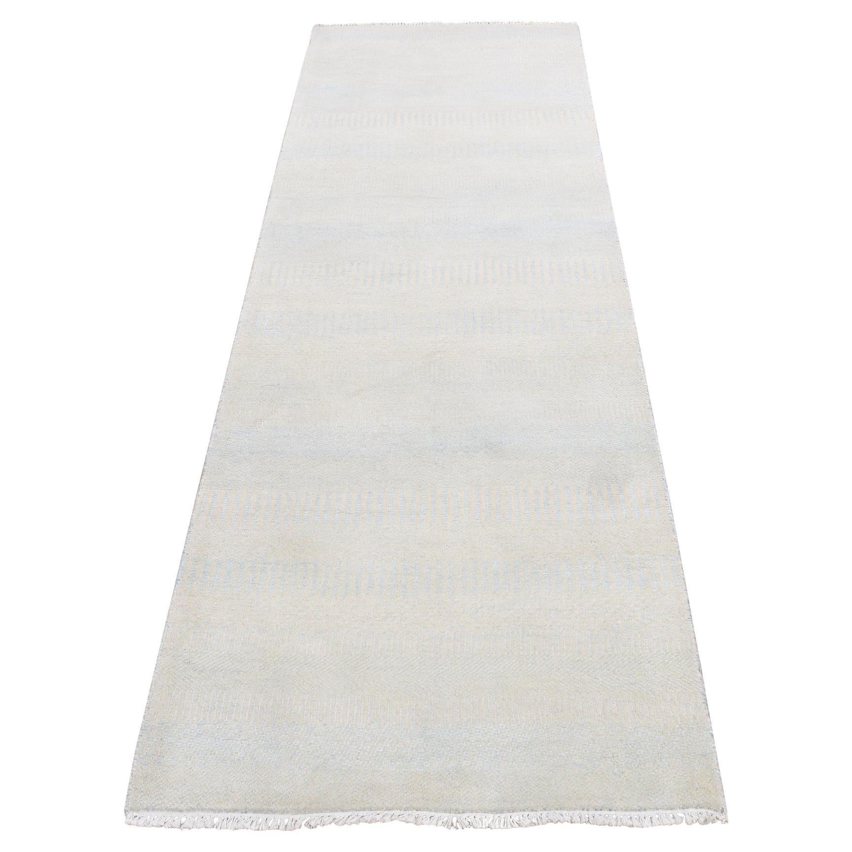 Tappeto Runner Avorio Grass Design Gabbeh in lana e seta annodato a mano 2'7 "x8'4" in vendita