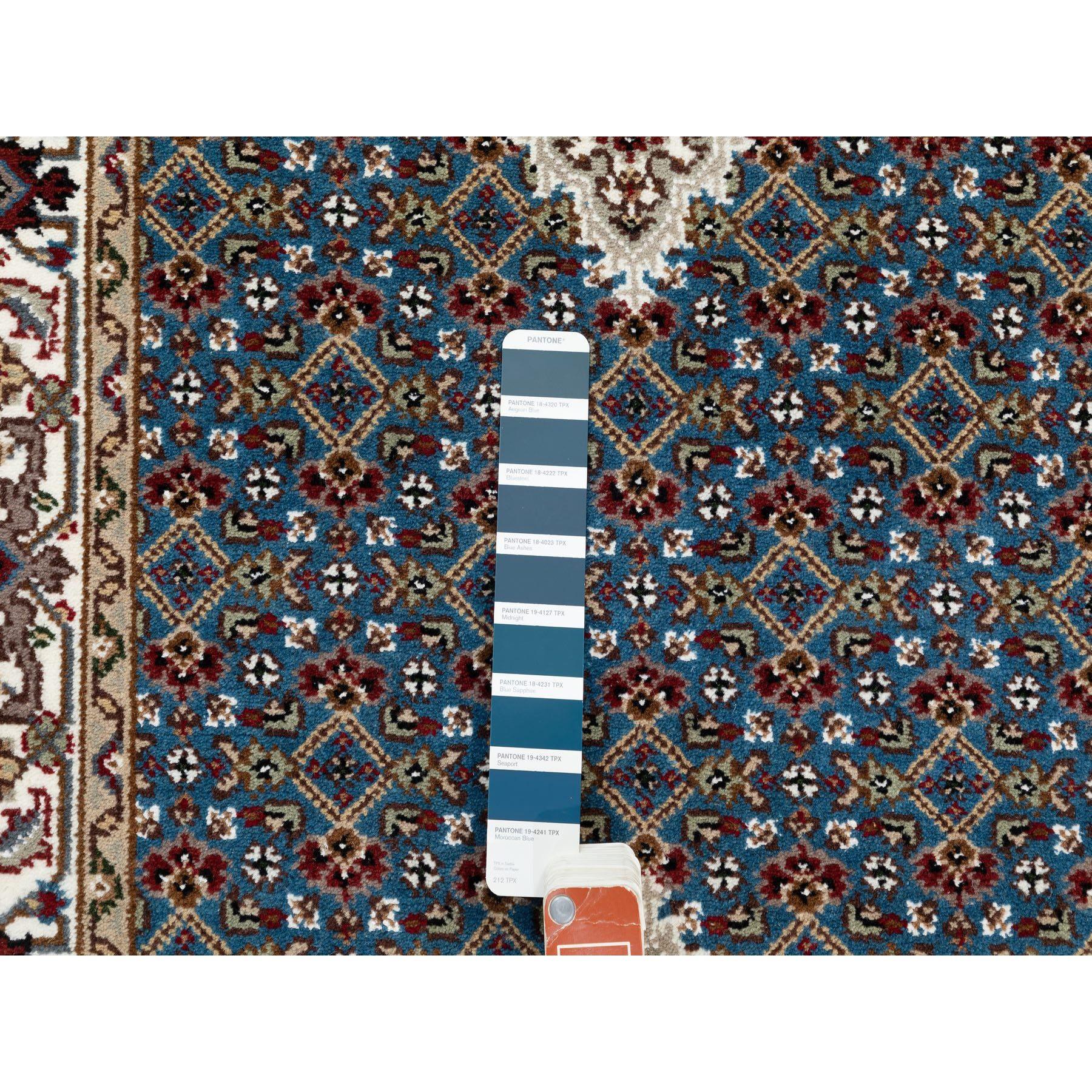Hand-Knotted 2'7