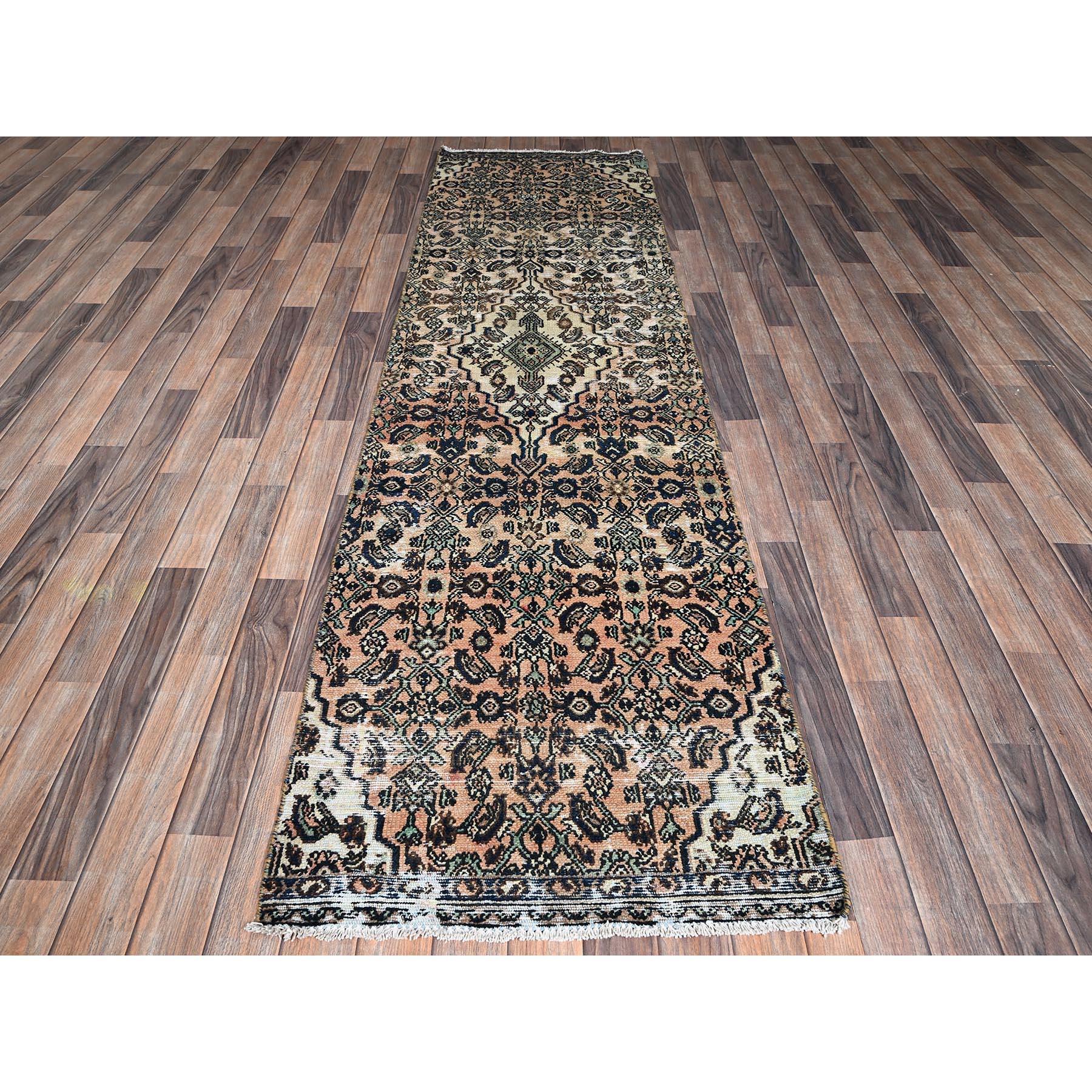 Beige, Vintage Persisch Hussainabad mit All Over Design, Handgeknüpft, 100% Wolle, Niedrig geschoren, Null Flor, Seiten und Enden professionell gesichert, Sauber, Fragment, Läufer, Orientteppich
Primäre MATERIALIEN: Wolle
Latex: Kein Flor 
Höhe: