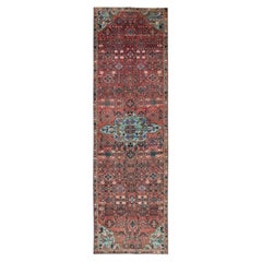 2'7" x 9'2" – Roter, handgeknüpfter Vintage-Läufer aus reiner Wolle im zoroastrischen Bakhtiar-Stil