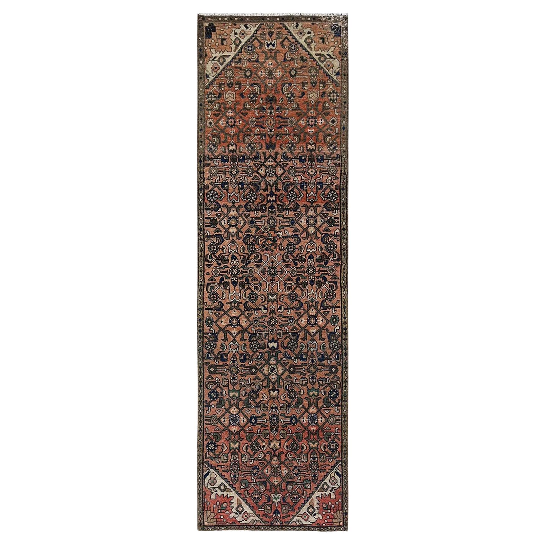 Tappeto Runner in lana annodata a mano di Hussaianabad, colore salmone, 2'7 "x9'2". in vendita