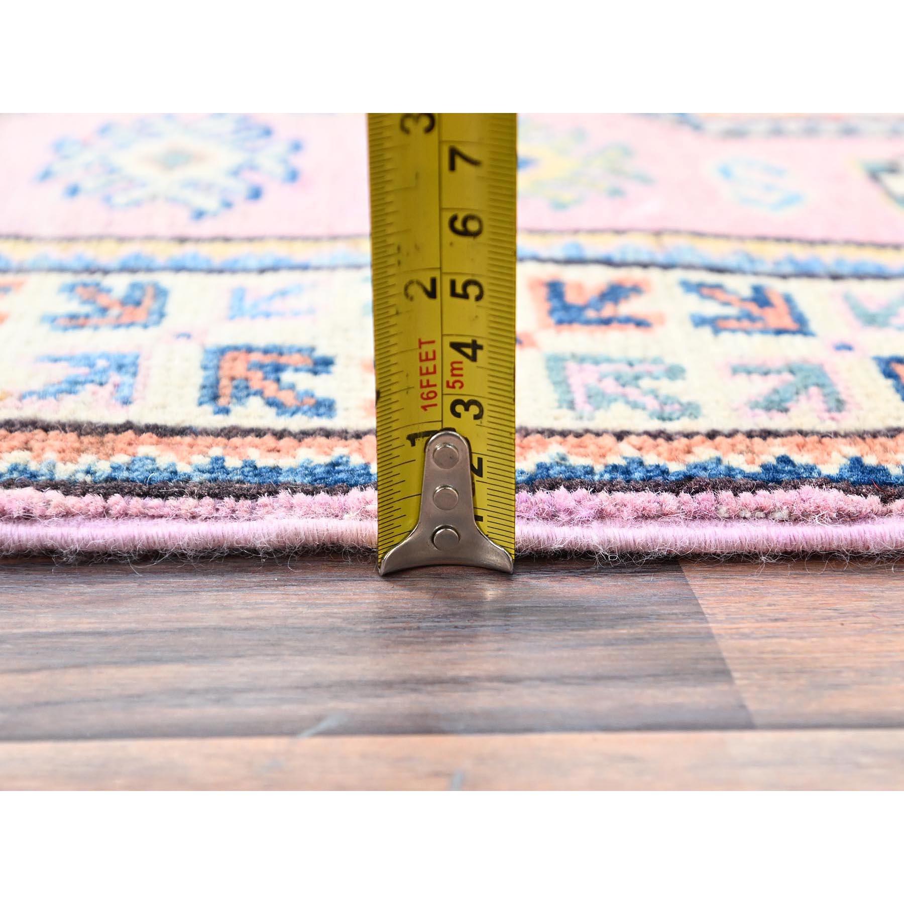 Alfombra Oriental de Lana Anudada a Mano con Medallones Geométricos Kazak Rosa 2'7 