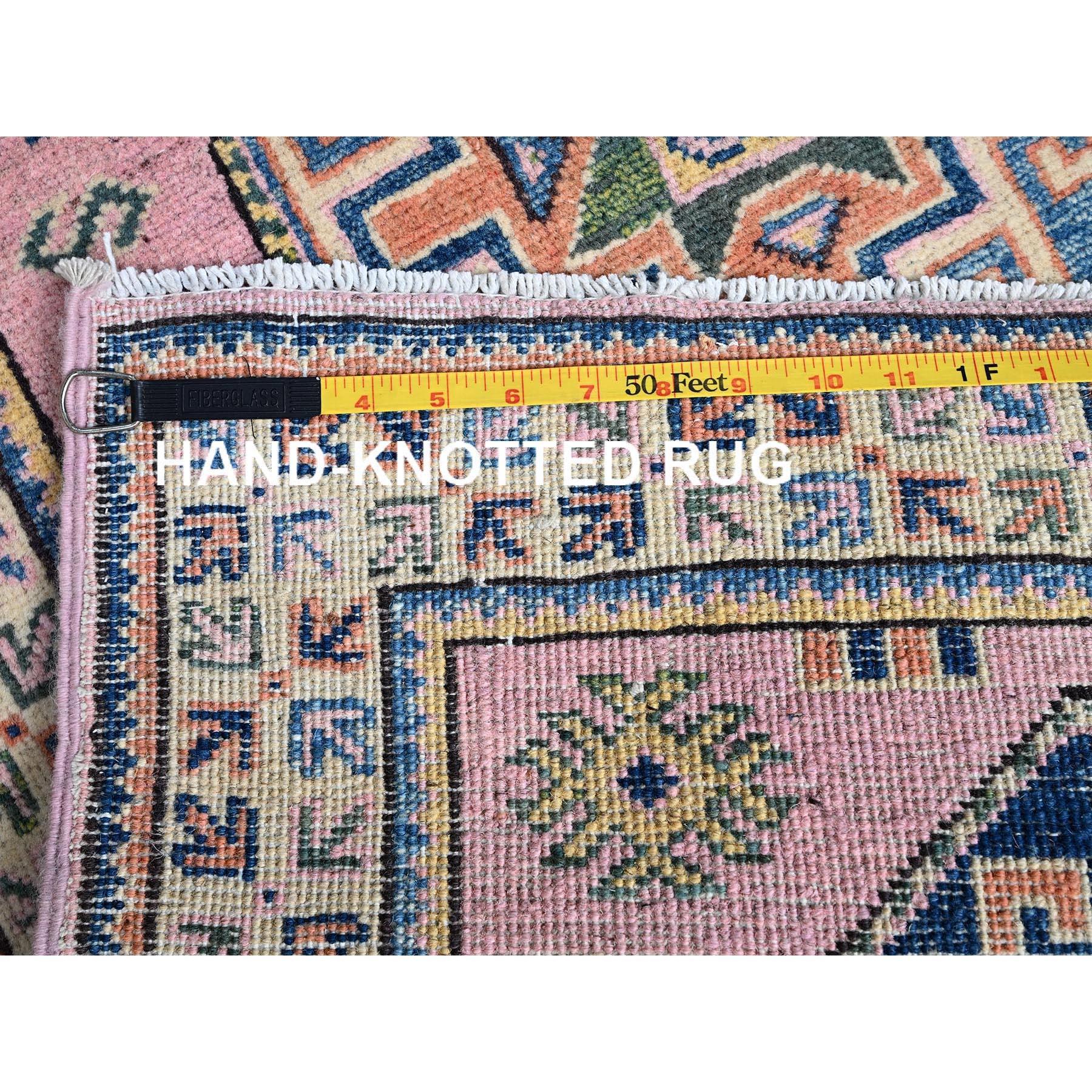 Alfombra Oriental de Lana Anudada a Mano con Medallones Geométricos Kazak Rosa 2'7 