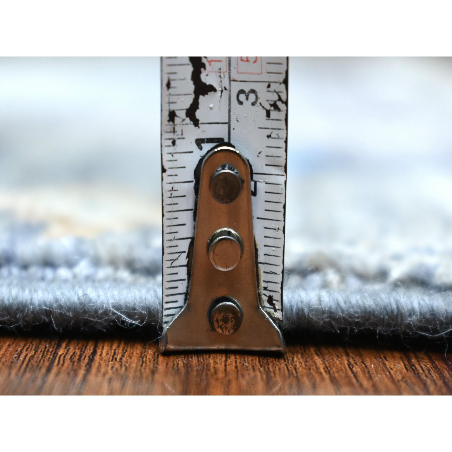 Noué à la main 2'7