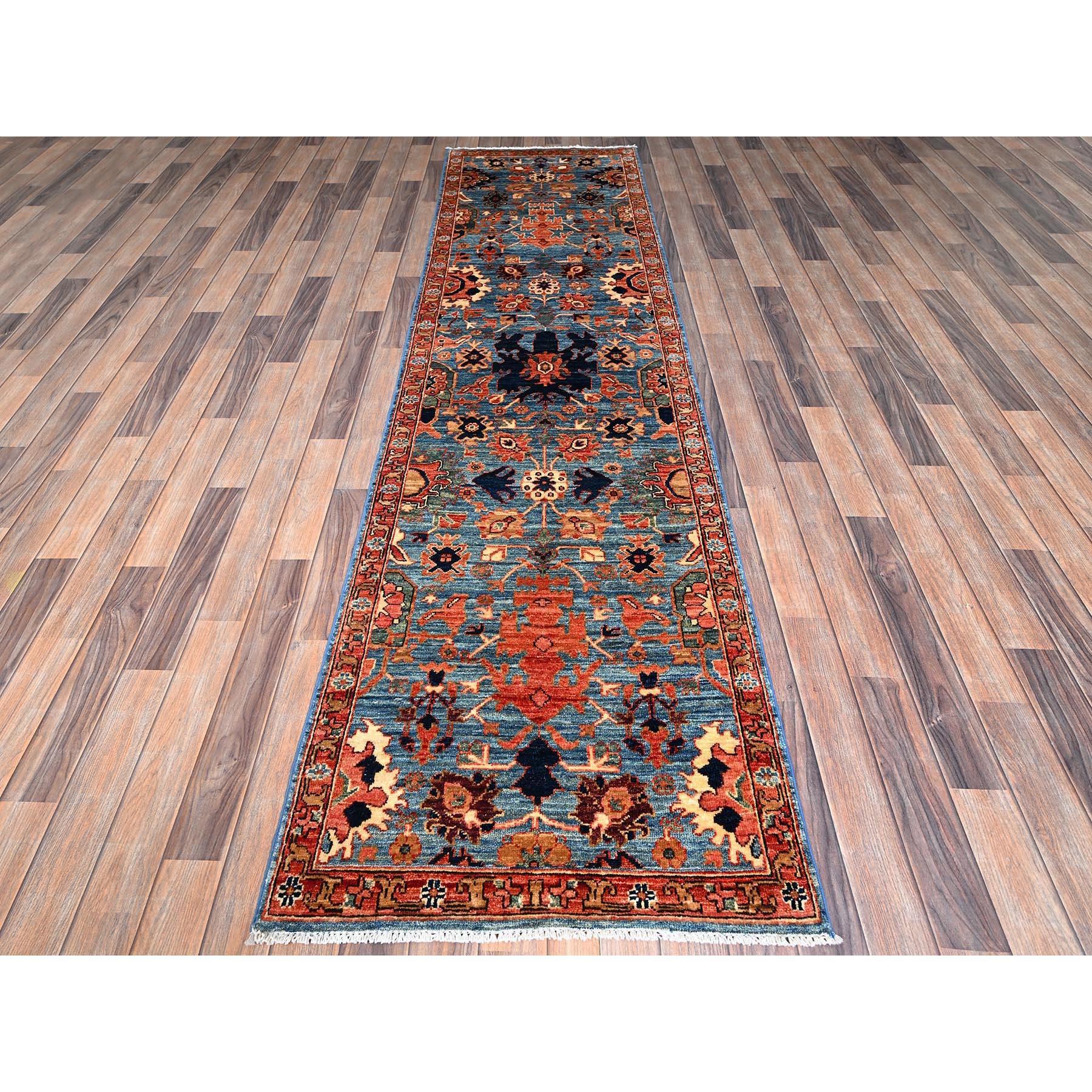 Bayern Blue, Heriz All Over Design, Aryana Grade, Vegetable Dyes, Soft Pile, High Mountain Wool, Hand Knotted, Densely Woven, Runner, Oriental Rug
Matières premières : Laine
Latex : Pas de poils 
hauteur : 0,25 pouces
Style : Traditionnel
Couleur