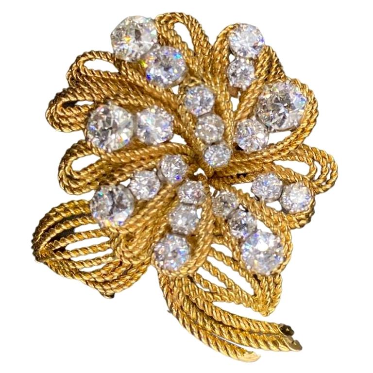 Van Cleef and Arpels Broche en or et diamants de 28 carats, fabriquée en or 18 carats