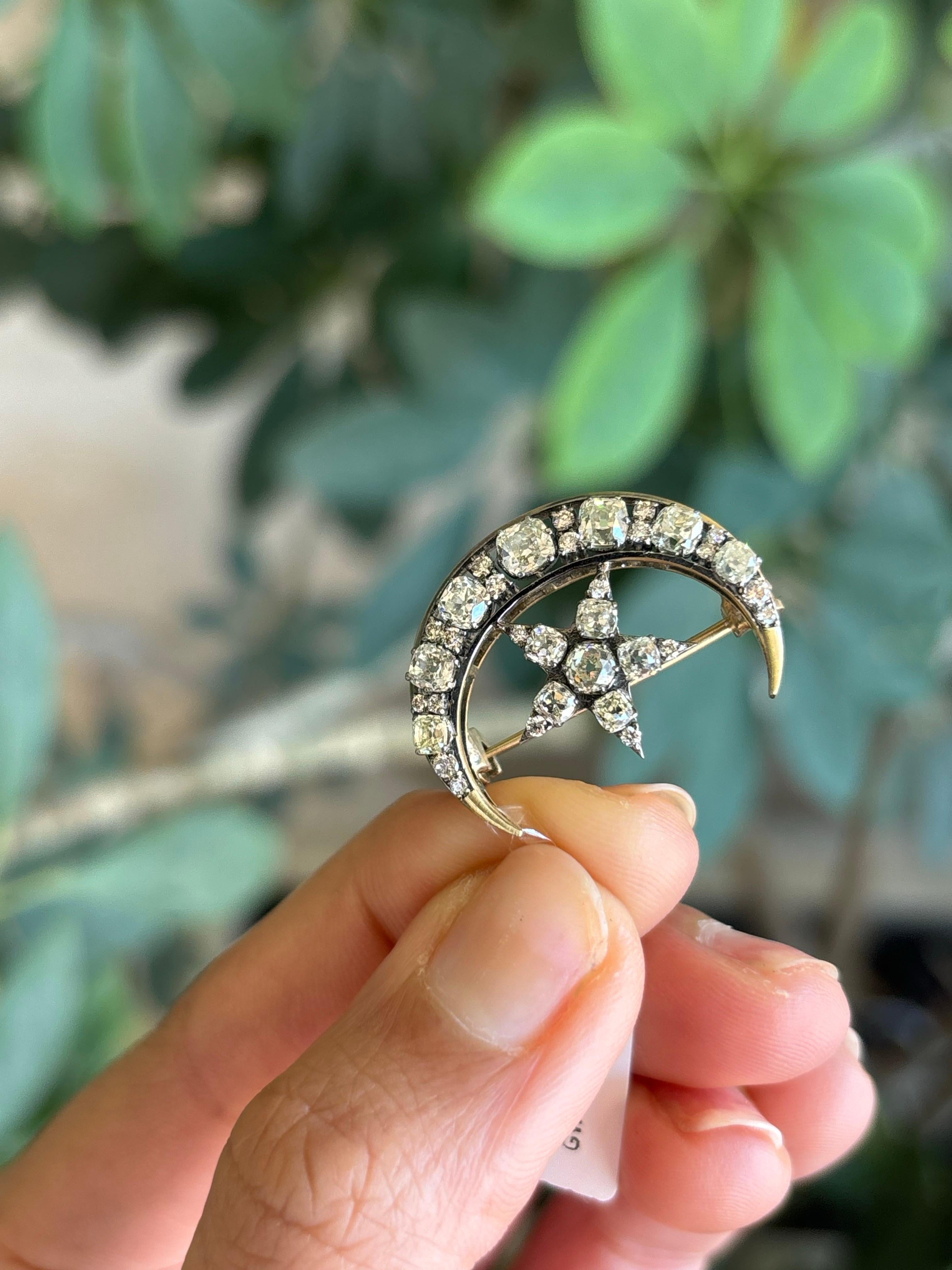 Alfiler broche de oro de 18 quilates en forma de luna con diamantes de 2,8 quilates Corte europeo antiguo en venta