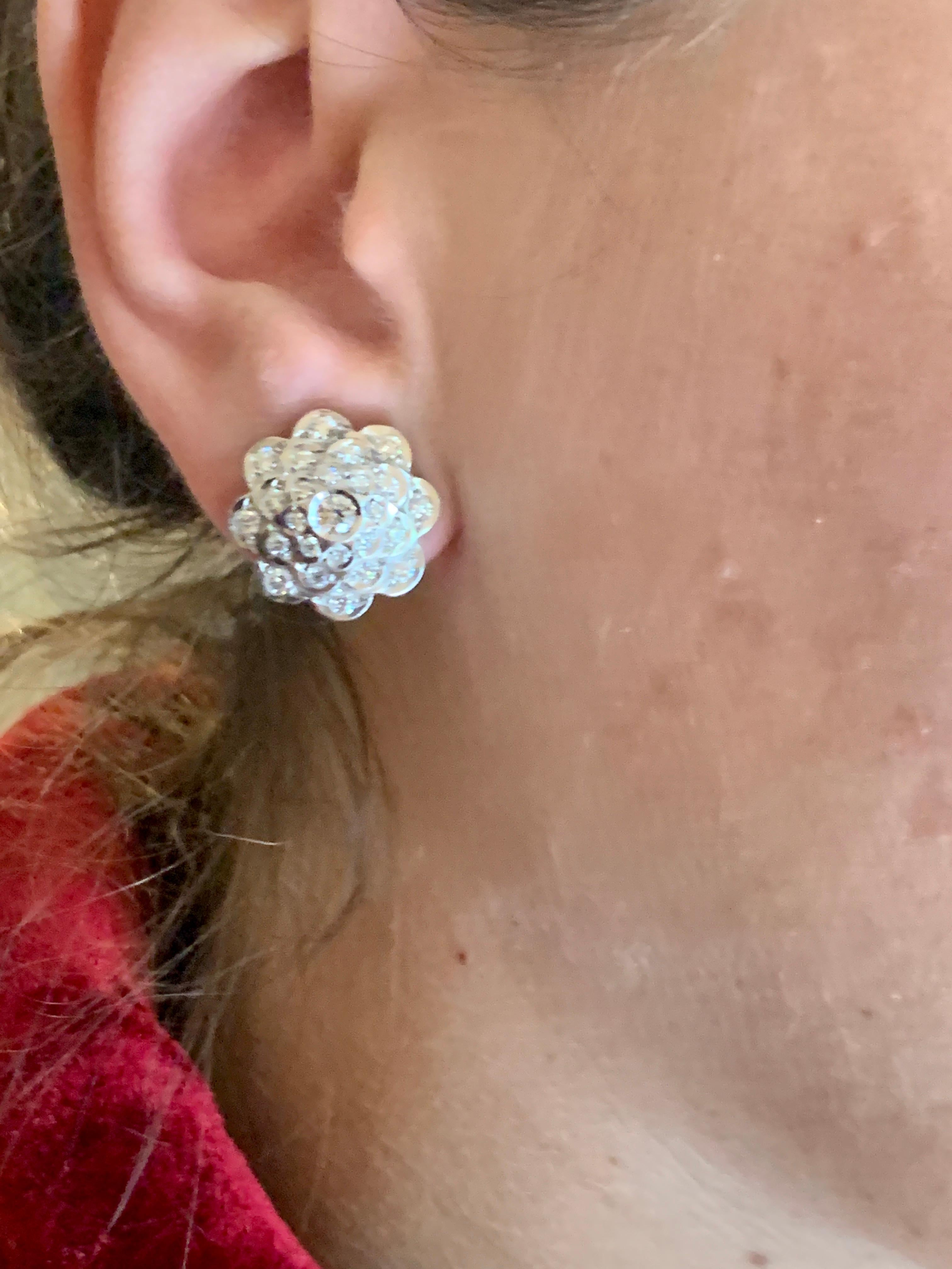 Women's 2.8 Carat Diamond VS Quality Flower/Cluster Earring 18 Karat White Gold For Sale