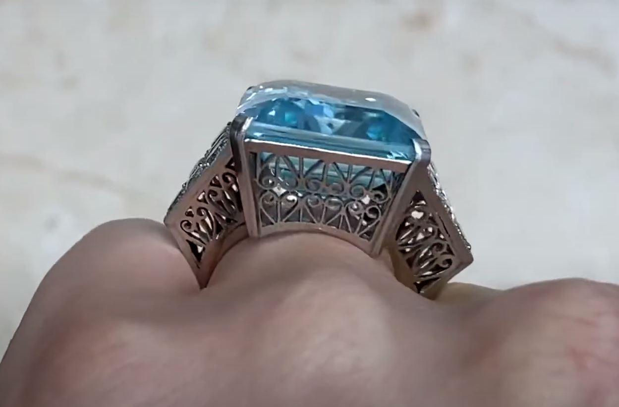 Women's 28 Carat Emerald-Cut Aquamarine Ring, Platinum For Sale