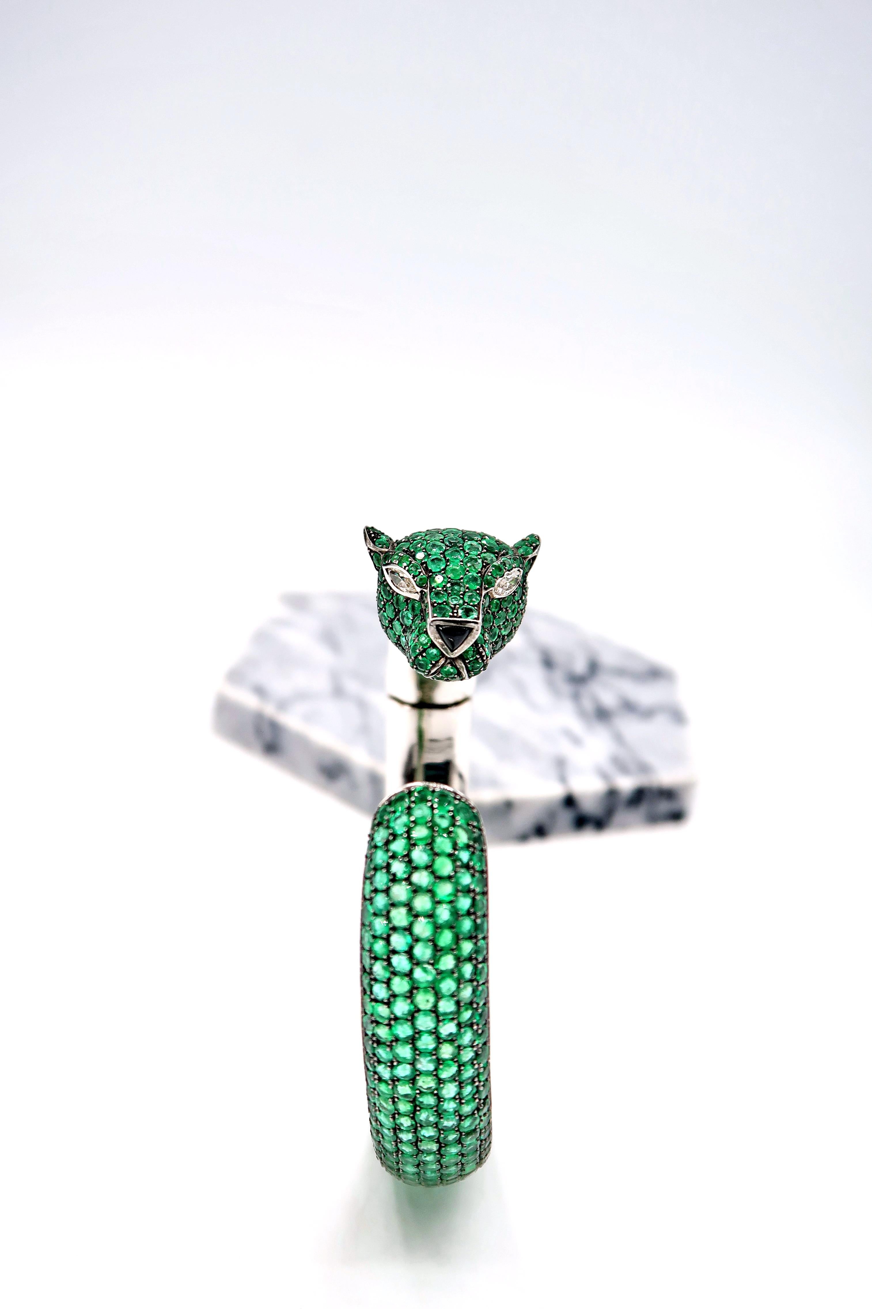 28 Carat Emerald Diamond Onyx Panther 18 Karat White Gold Bangle For Sale 1