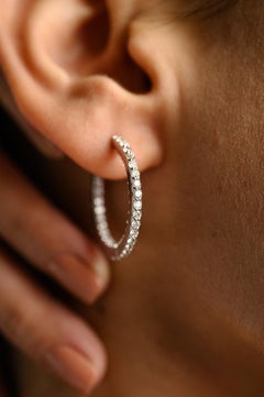 2.8 Carat Diamond Hoop Earrings For Women Studded in 18k Solid White Gold (Boucles d'oreilles en or blanc massif de 2.8 carats pour femmes)