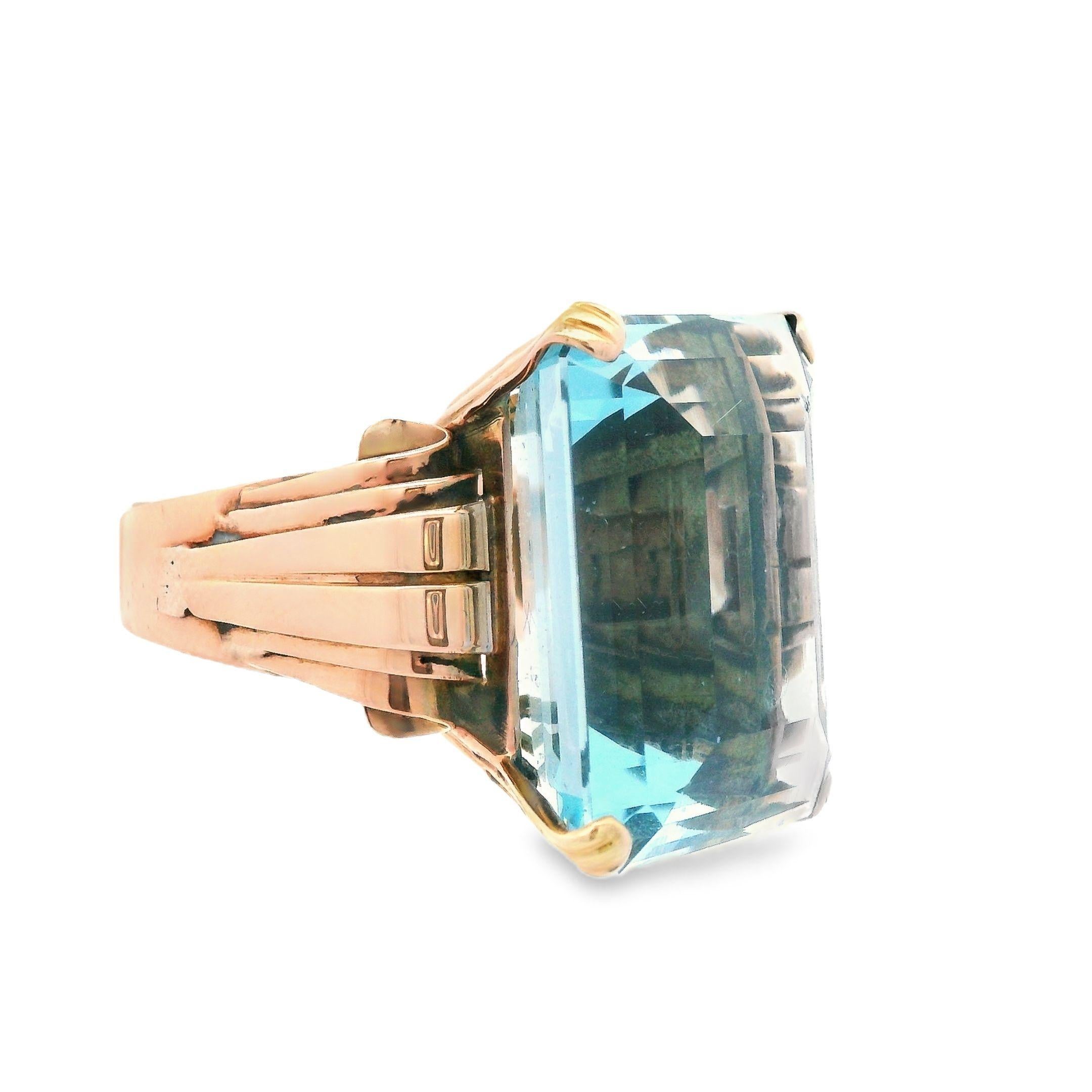Women's 28+ Carat Natural Aquamarine and 18k Rose Gold Art Deco Ring For Sale
