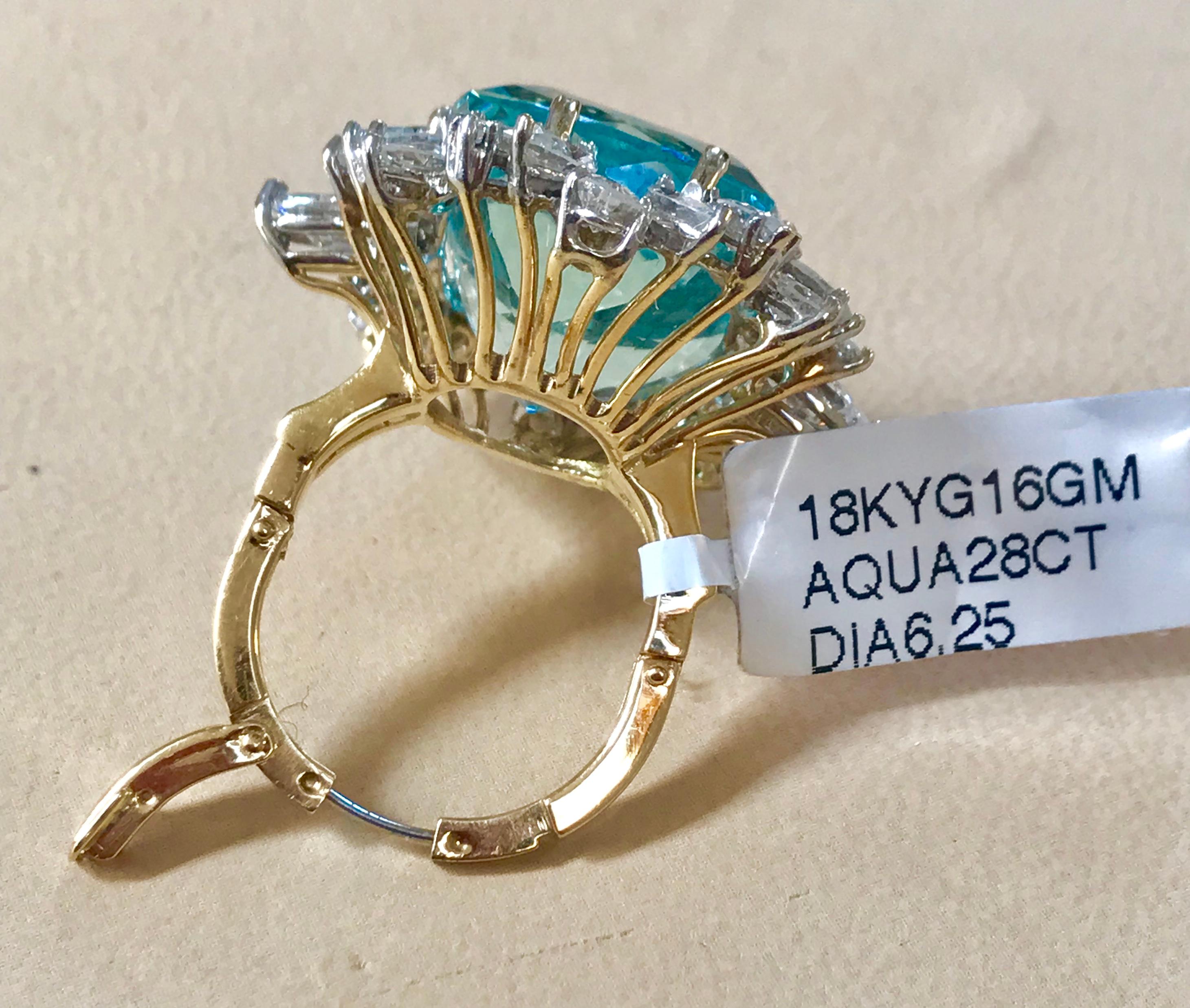 28 Carat Natural Aquamarine and Diamond Cocktail Ring 18 Karat Gold Adjustable In Excellent Condition For Sale In New York, NY