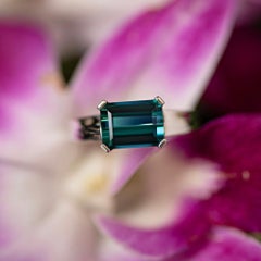 2.8 Carat Natural Brazilian Tourmaline Indigolite 18 Karat White Gold Ring
