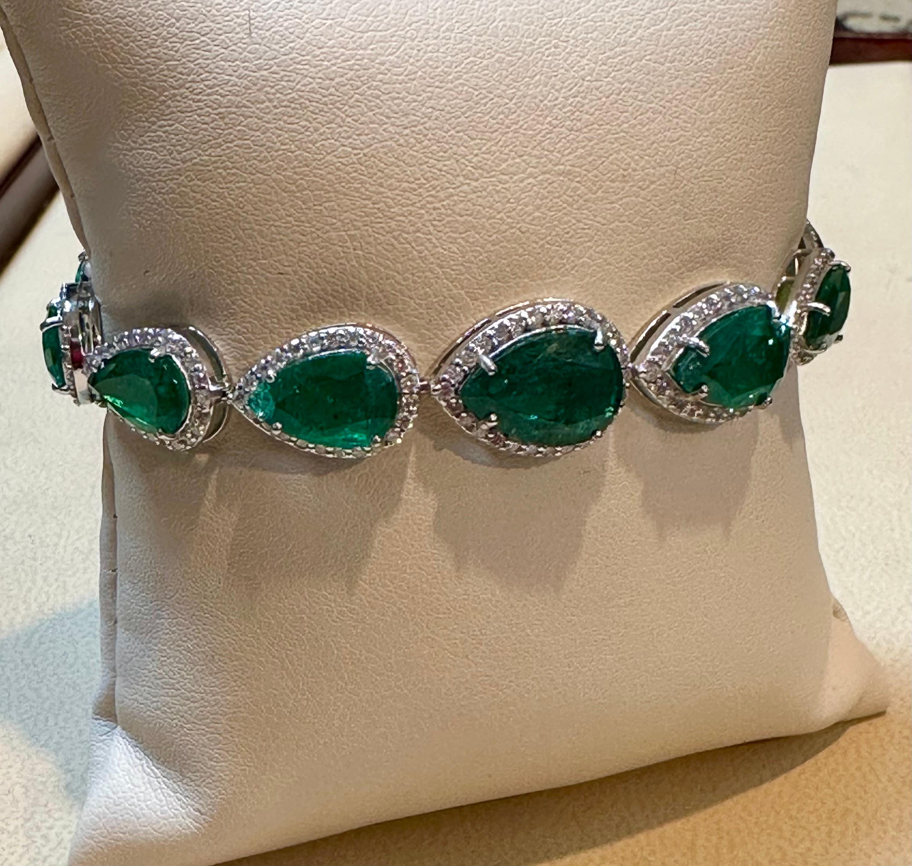 28 Carat Natural Zambian Emerald & Diamond Tennis Bracelet 14 Karat White Gold For Sale 9