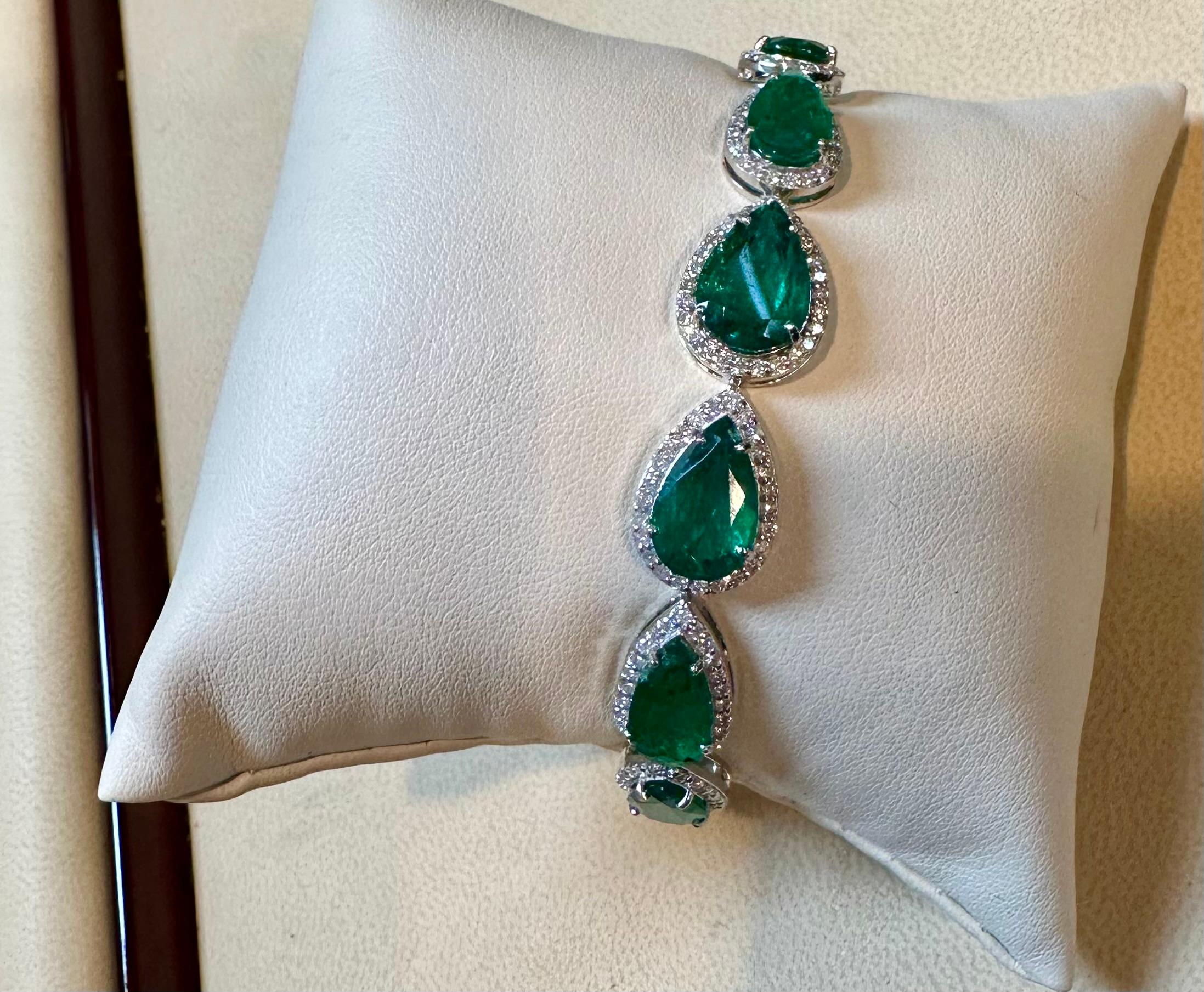 28 Carat Natural Zambian Emerald & Diamond Tennis Bracelet 14 Karat White Gold For Sale 1