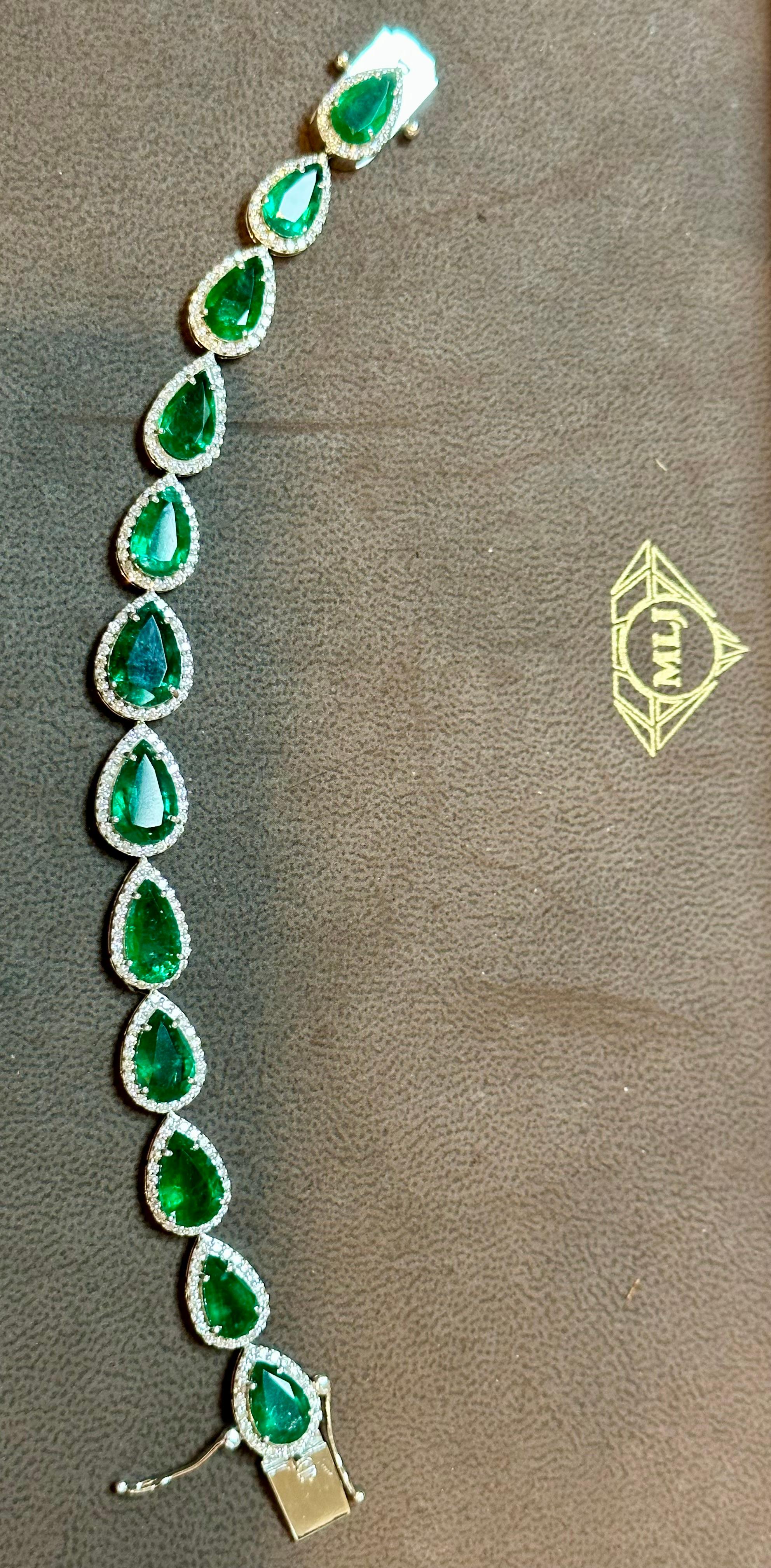 28 Carat Natural Zambian Emerald & Diamond Tennis Bracelet 14 Karat White Gold For Sale 3